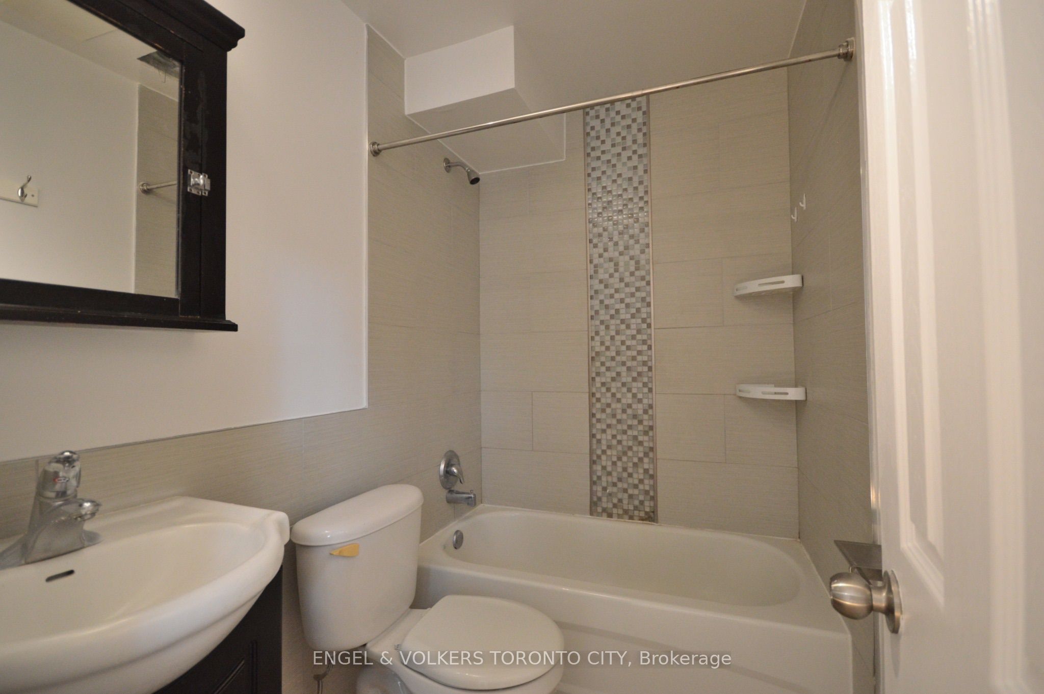 1801 Dundas Street E Main Floor Property Photo 10