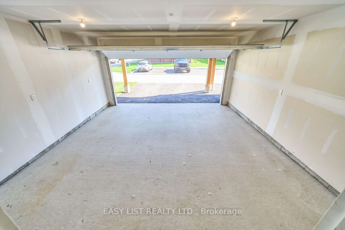 27 Addyman Crescent Property Photo 9