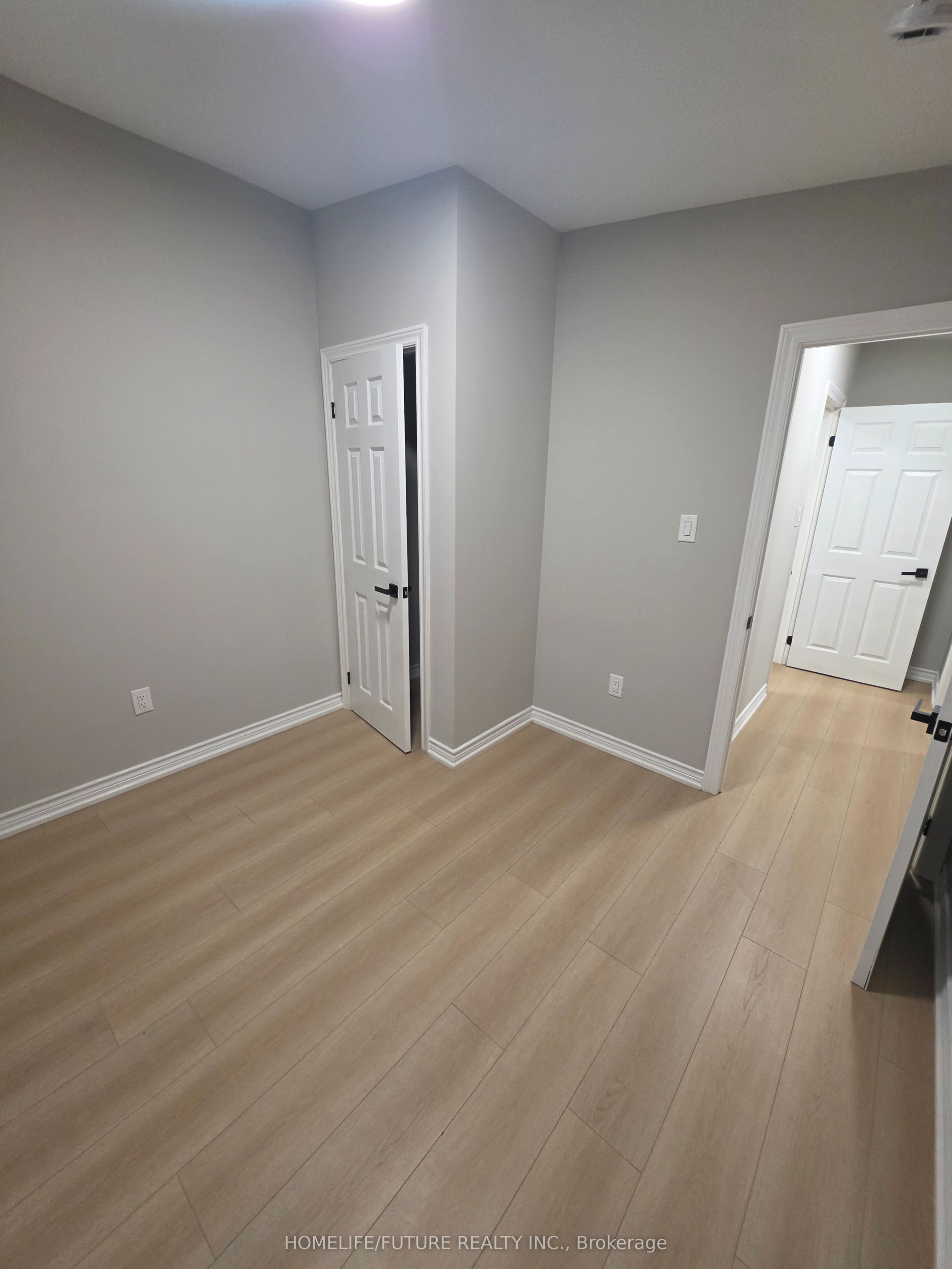 2983 Lawrence Avenue E Property Photo 7