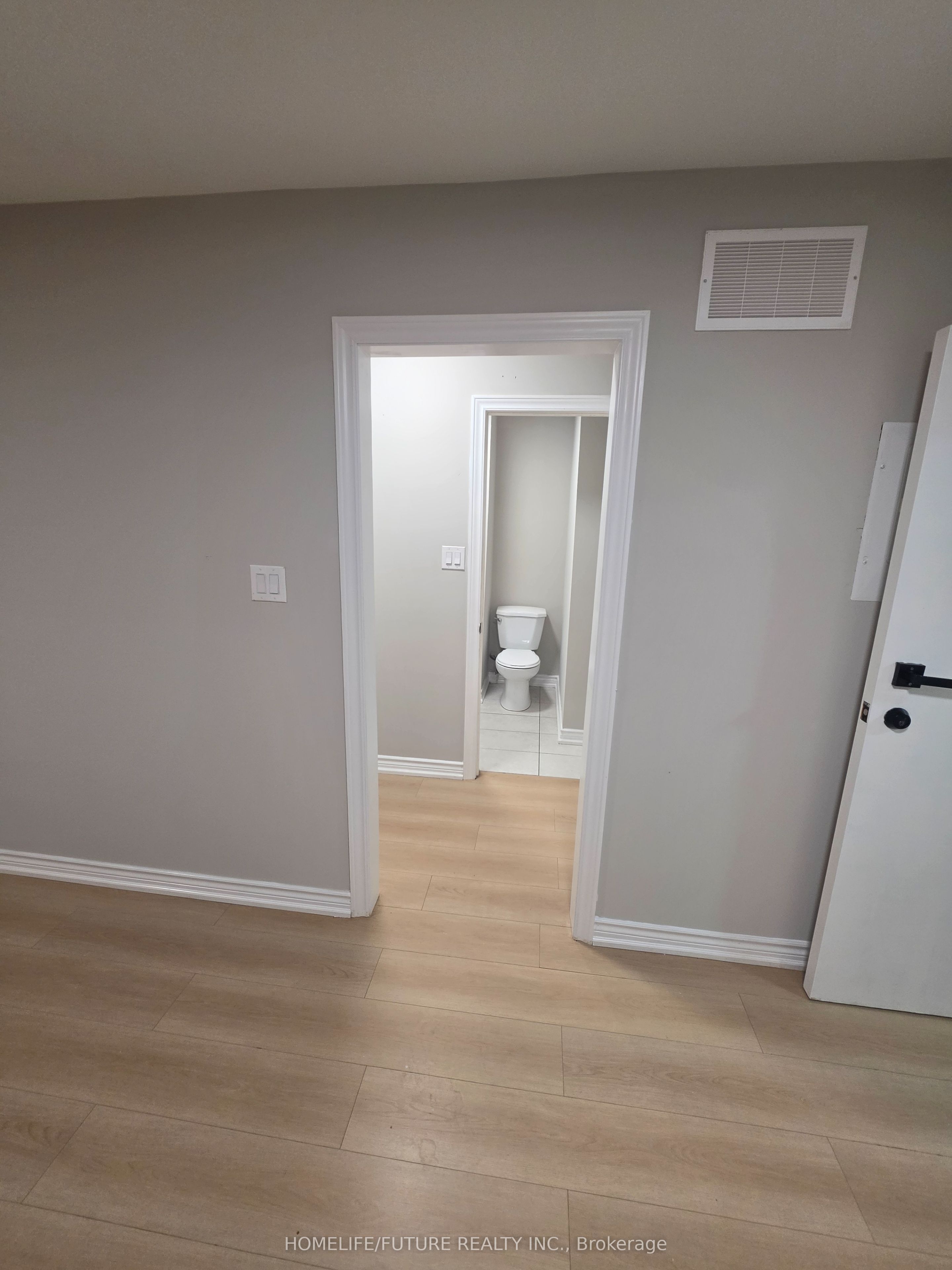 2983 Lawrence Avenue E Property Photo 10