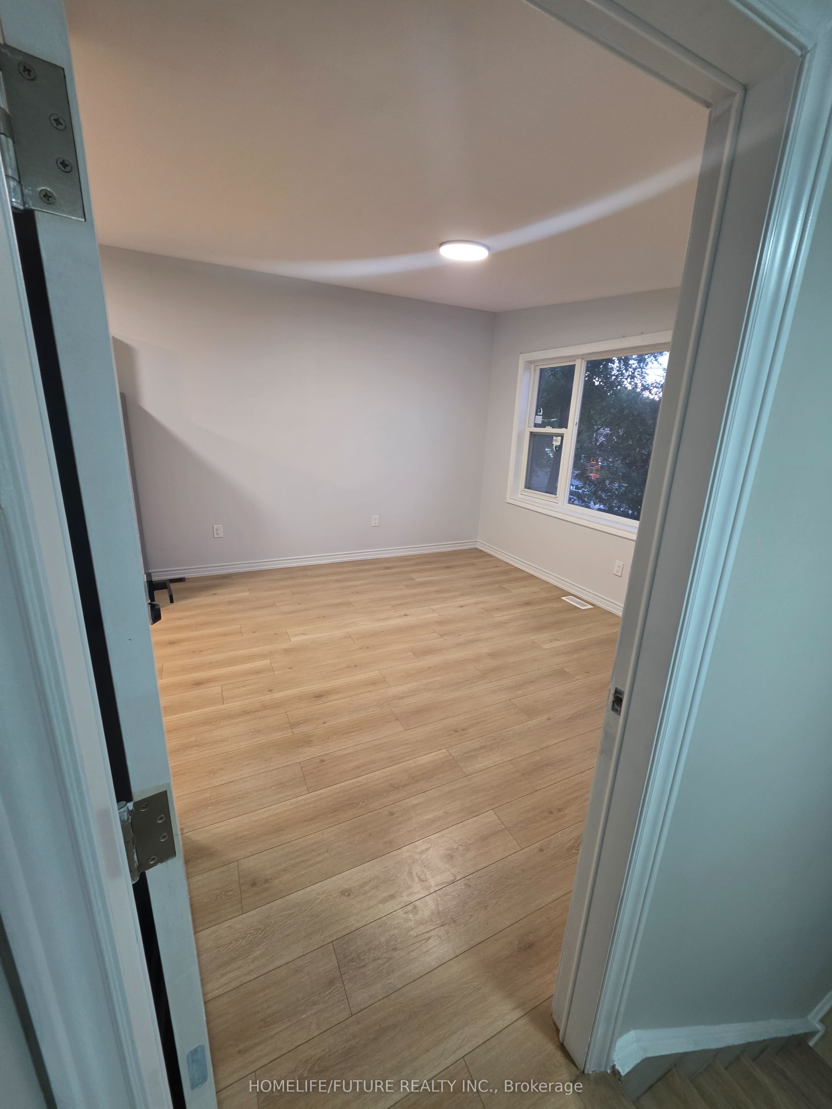 2983 Lawrence Avenue E Property Photo 22