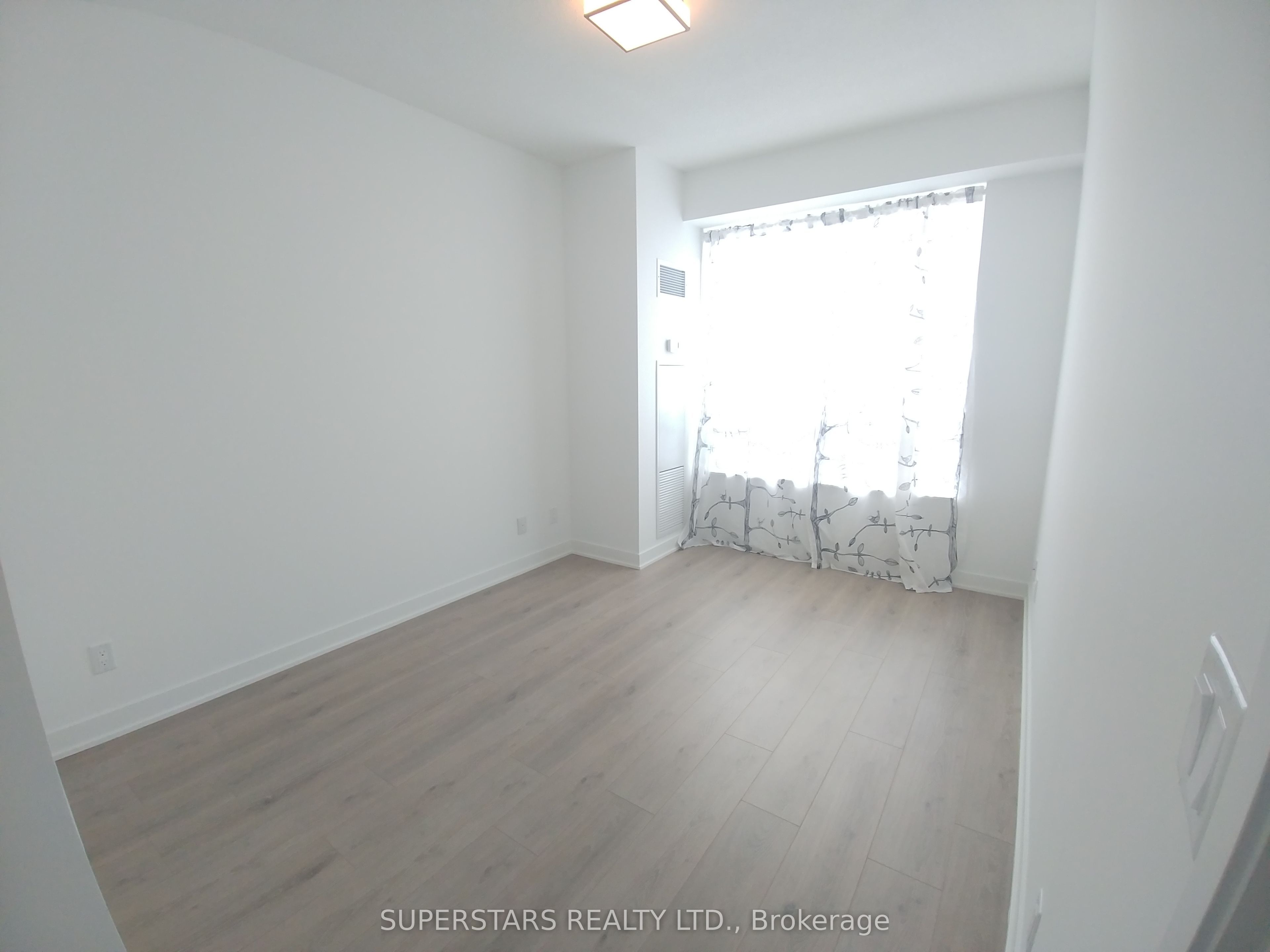195 Bonis Avenue 1703 Property Photo 8