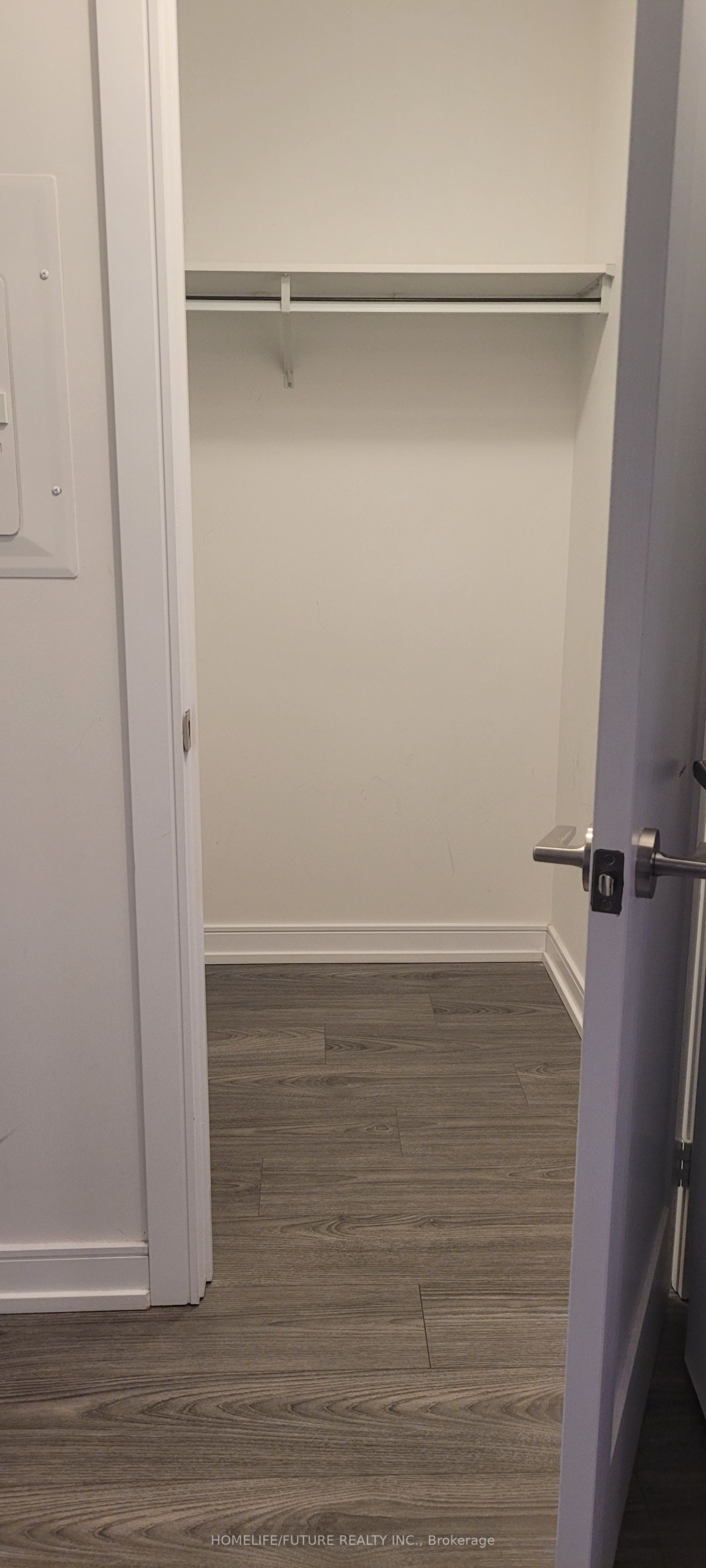 225 Village Green Square 207 Property Photo 4