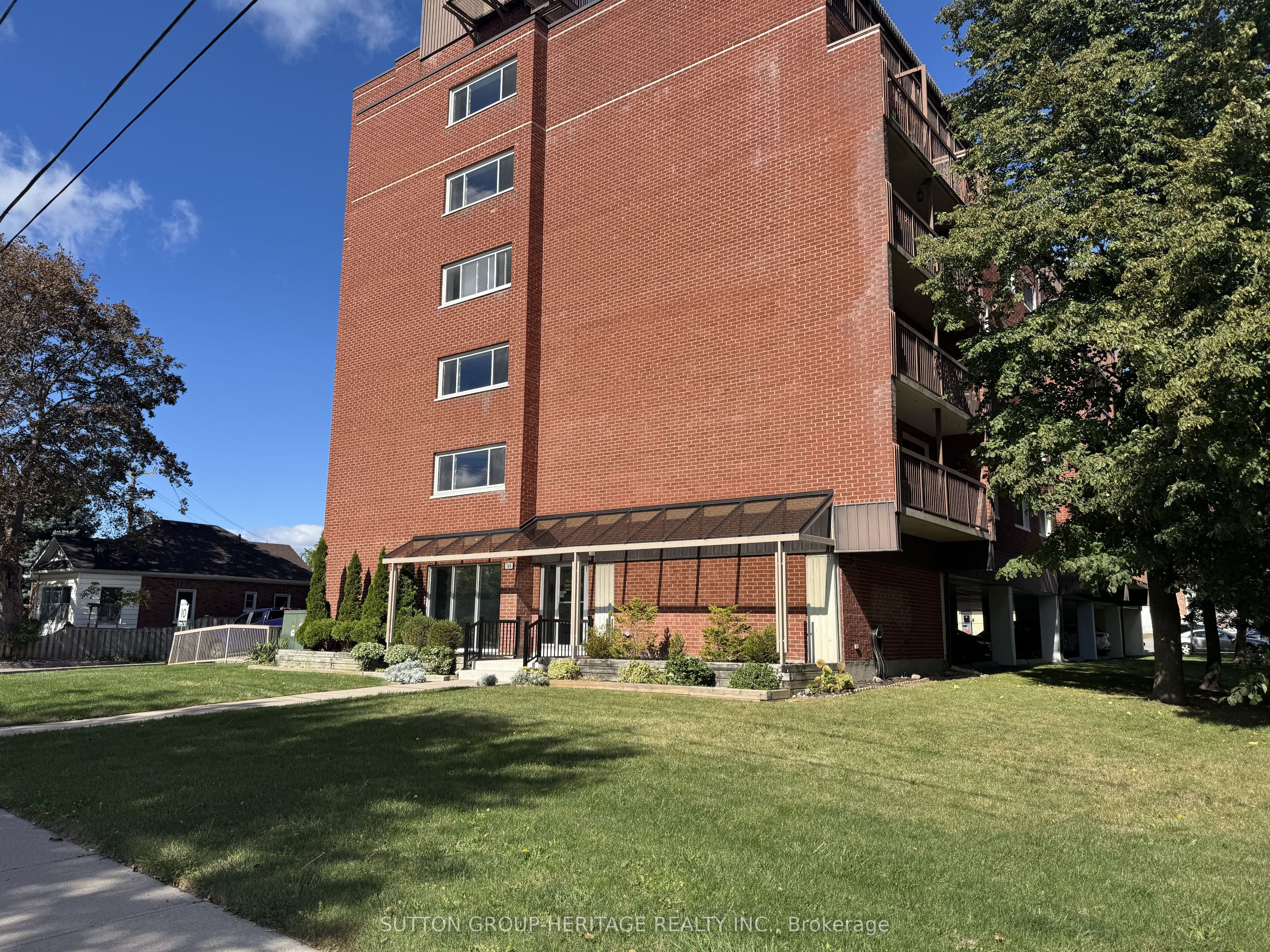 144 Queen Street W 403 Property Photo 1