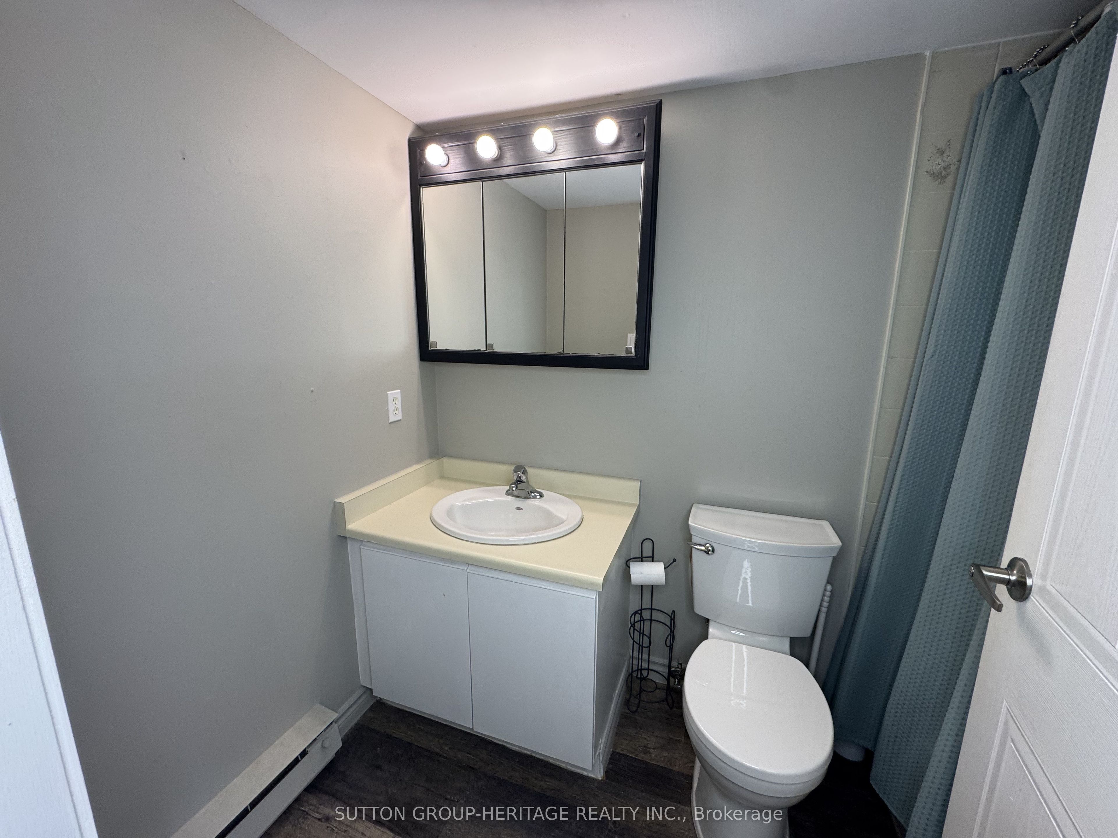 144 Queen Street W 403 Property Photo 19