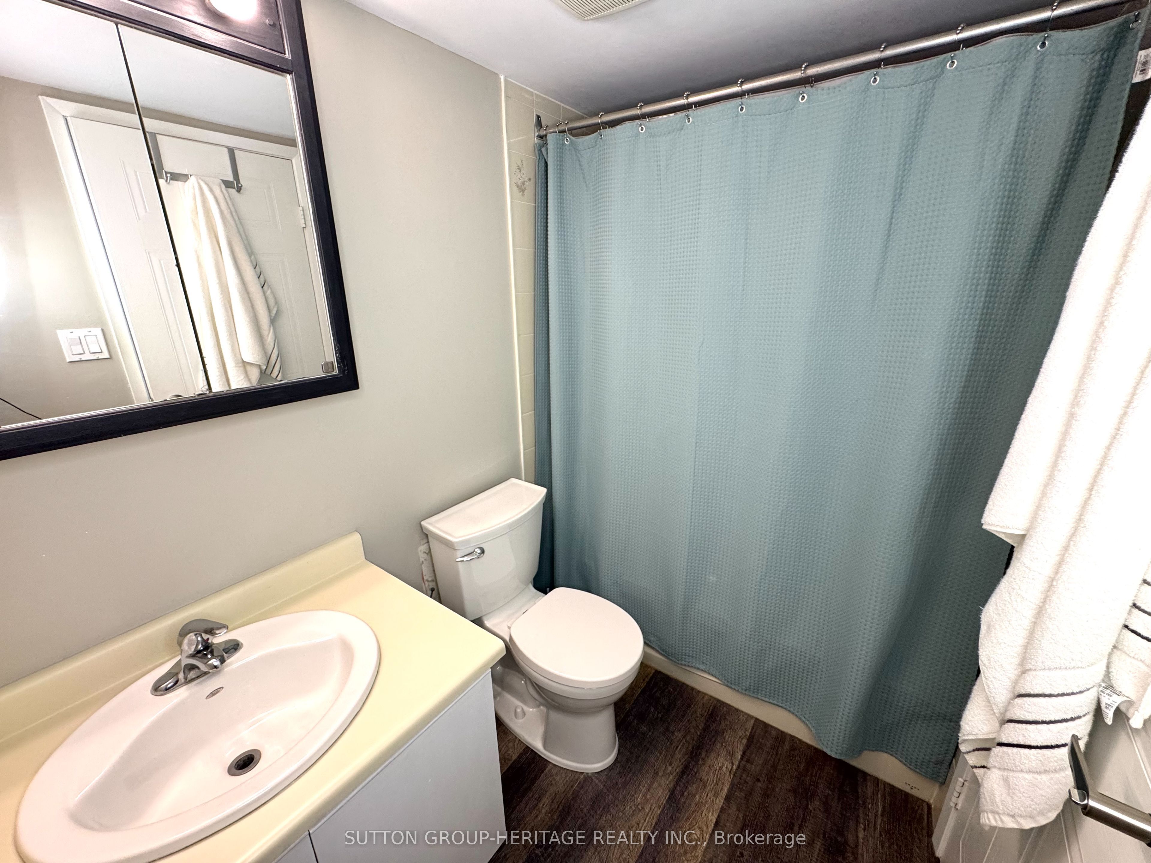 144 Queen Street W 403 Property Photo 20