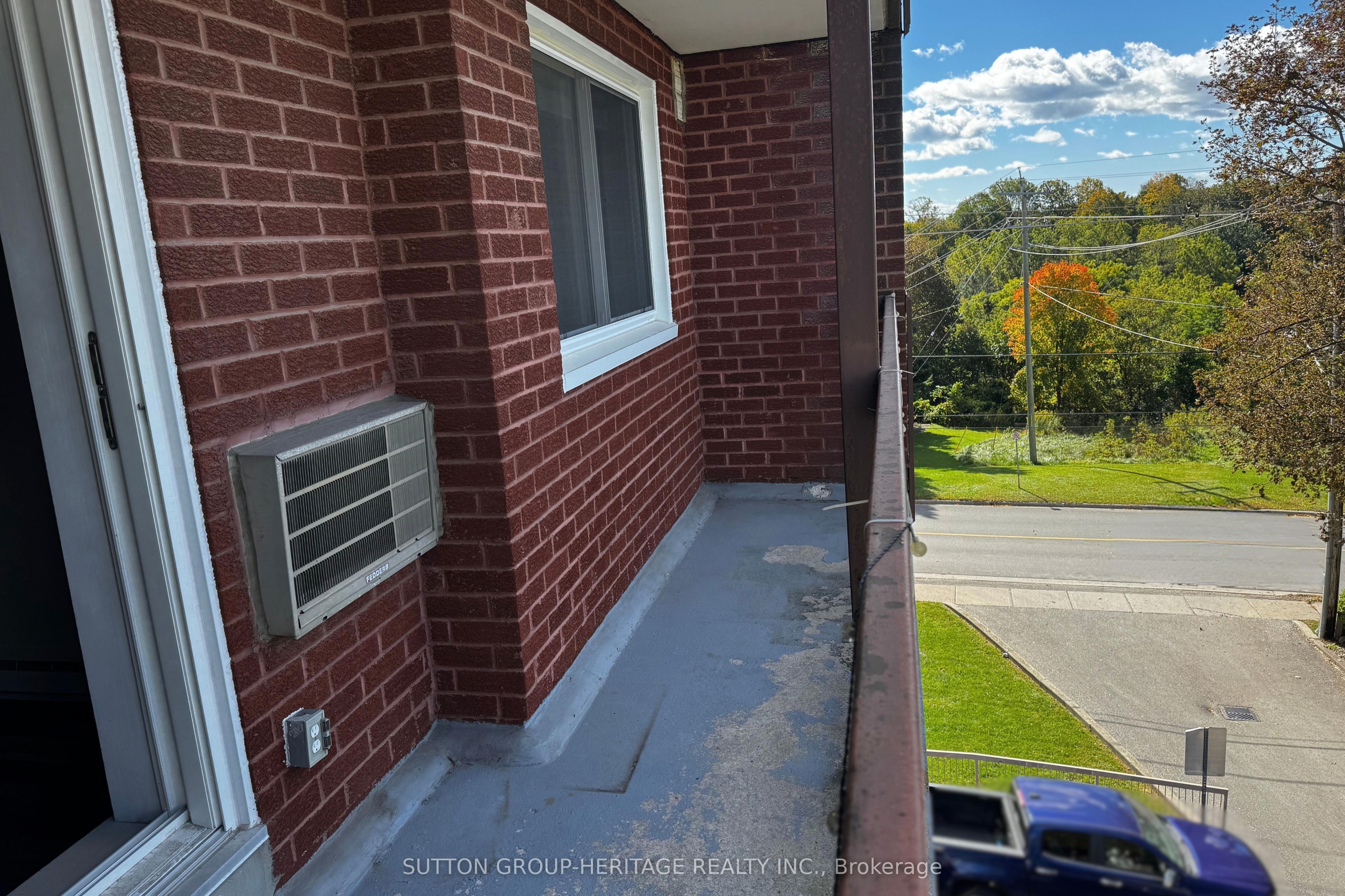 144 Queen Street W 403 Property Photo 23