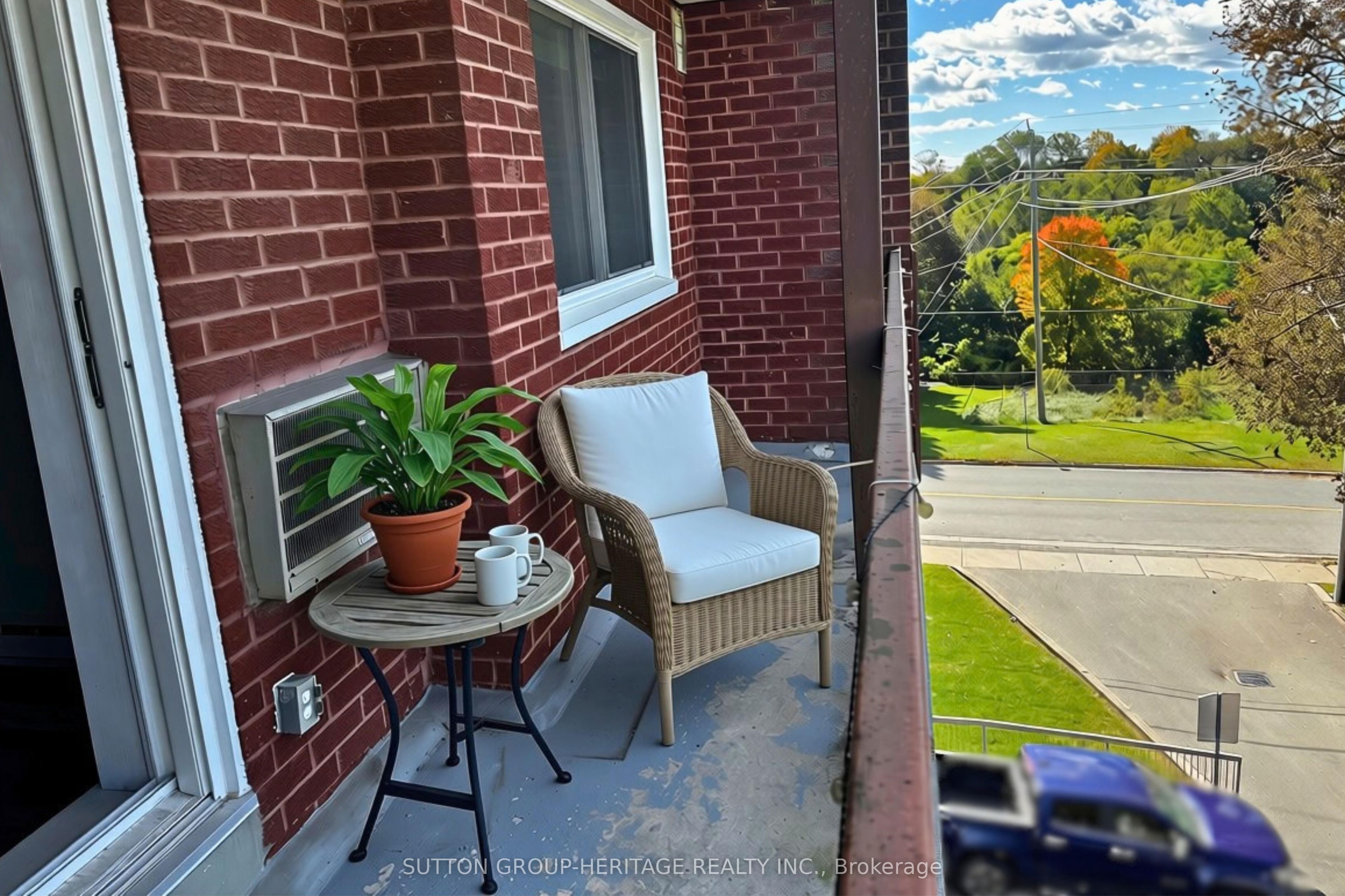 144 Queen Street W 403 Property Photo 24