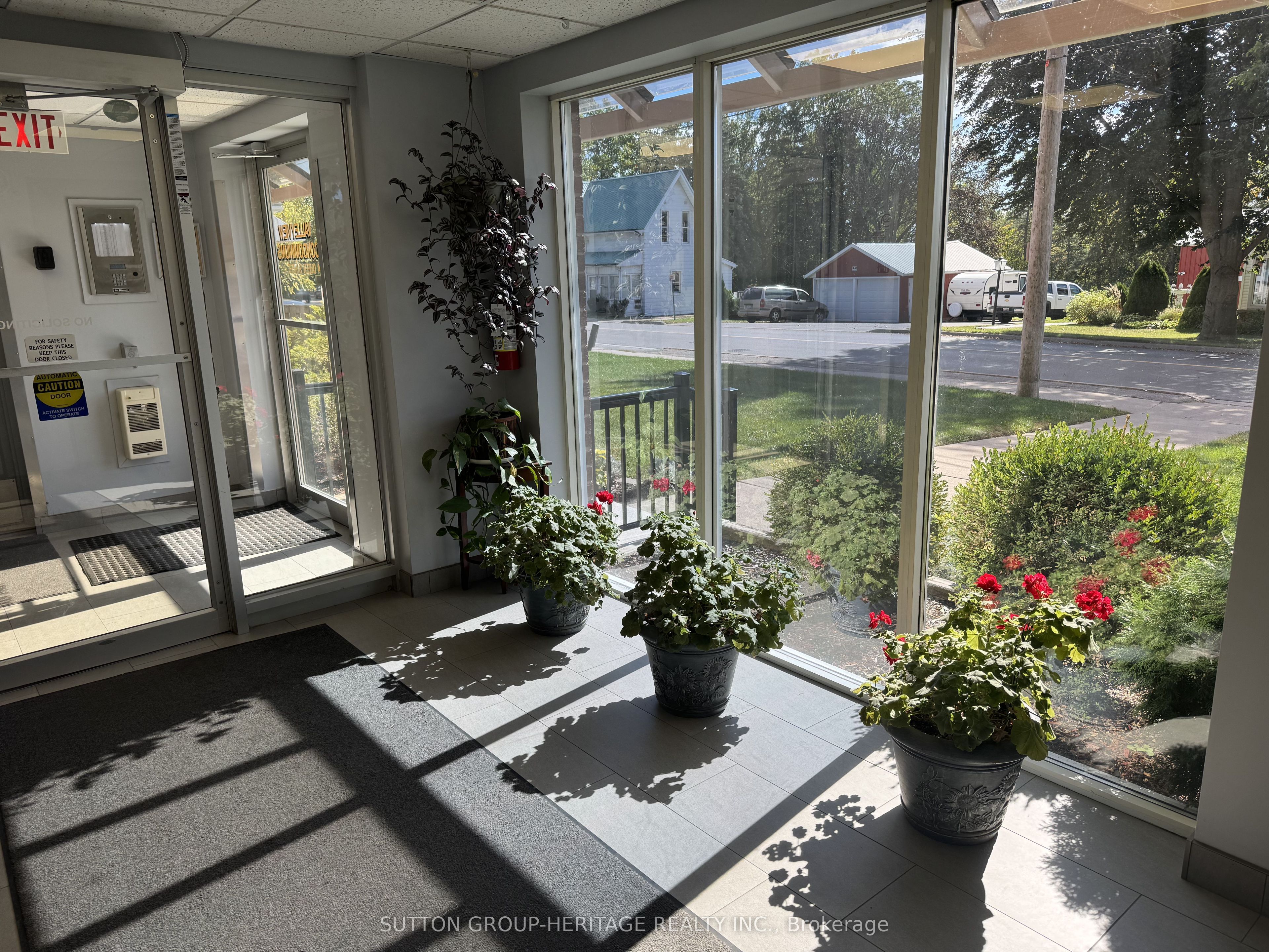 144 Queen Street W 403 Property Photo 28