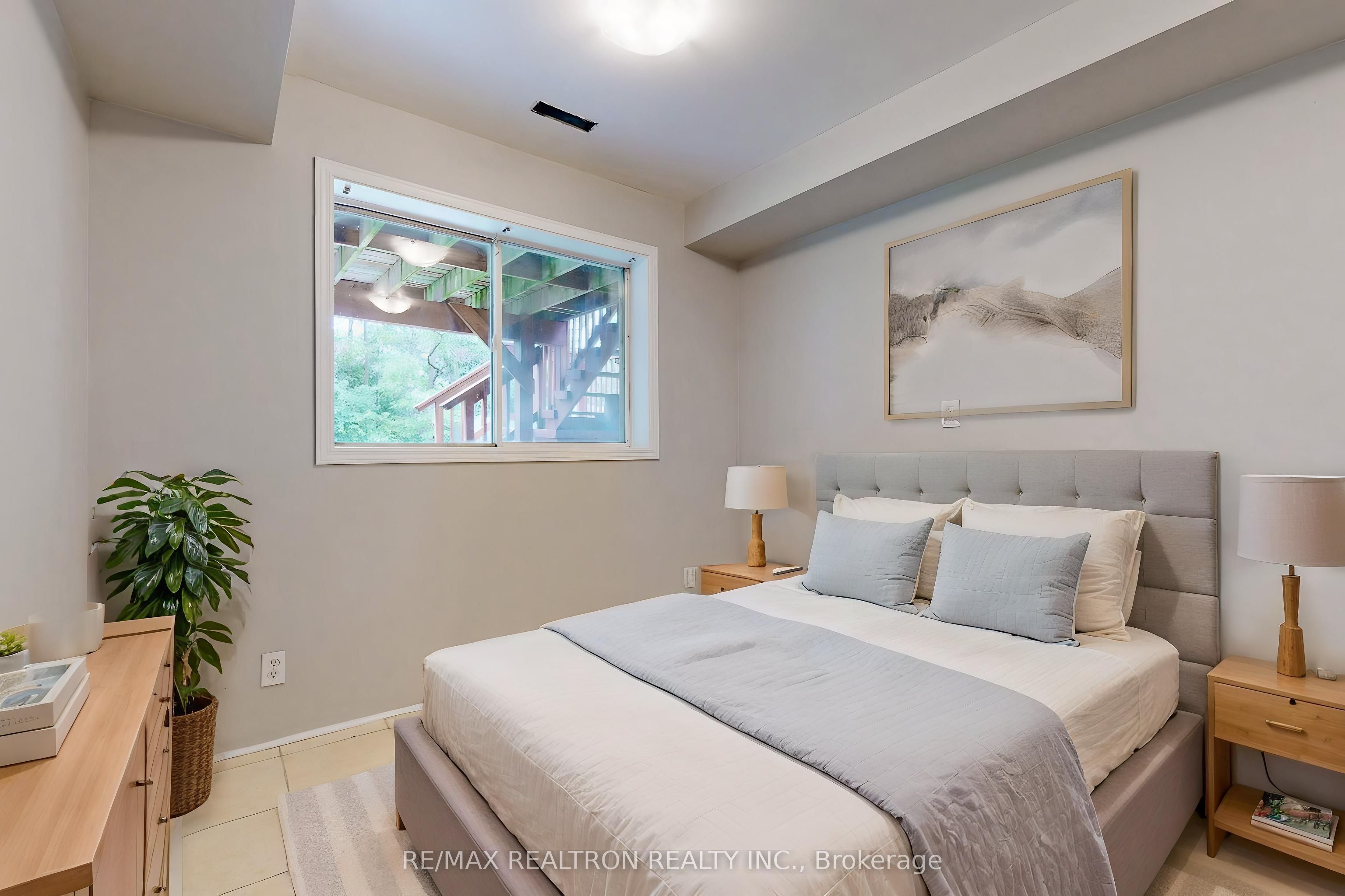 1250 Dartmoor Street #lower Property Photo 5