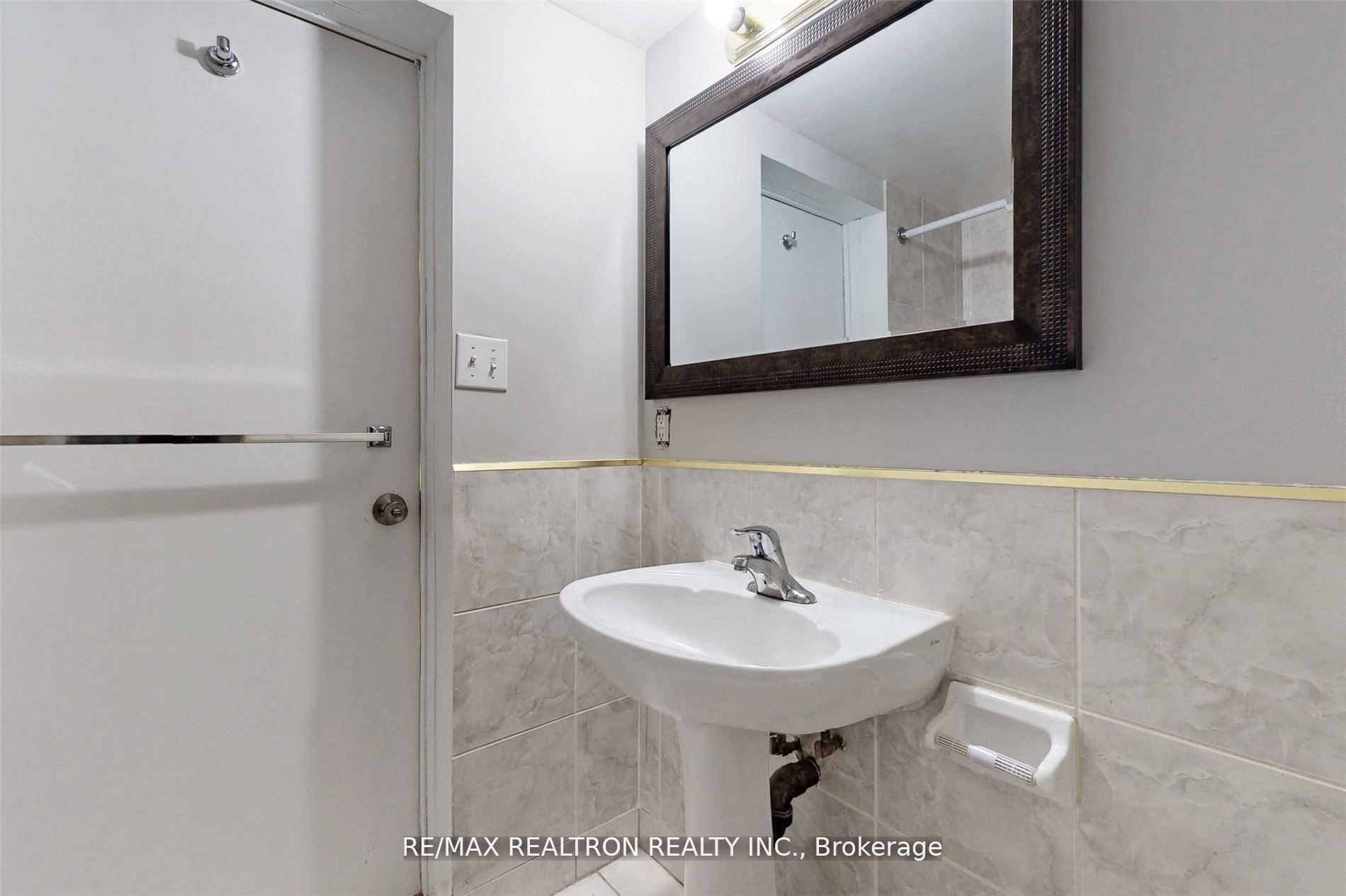 1250 Dartmoor Street #lower Property Photo 8