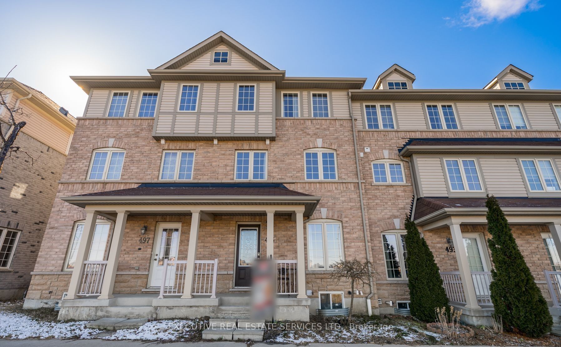 495 Rossland Road E Property Photo 2