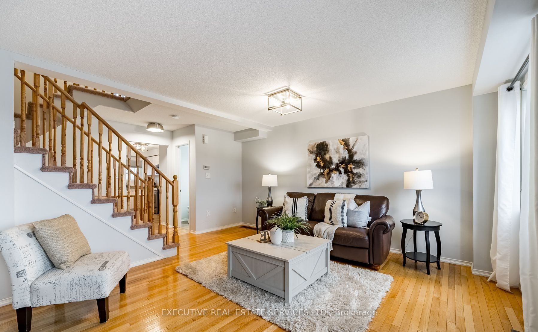 495 Rossland Road E Property Photo 7