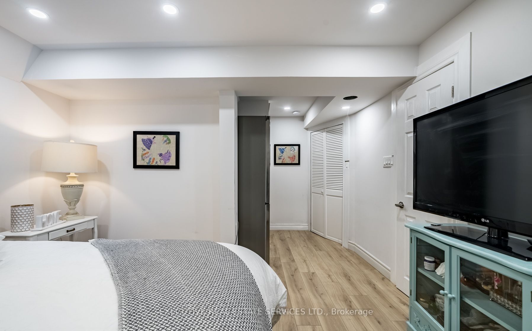 495 Rossland Road E Property Photo 12