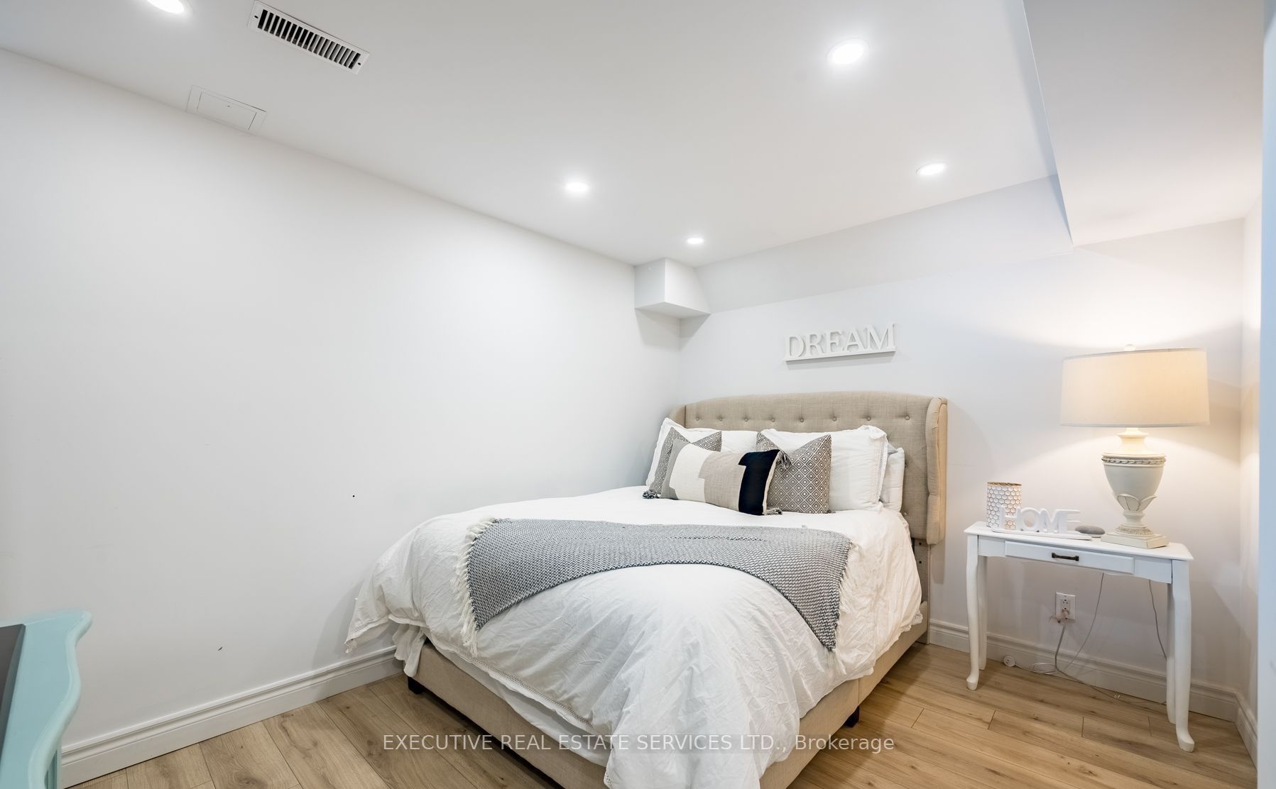 495 Rossland Road E Property Photo 15