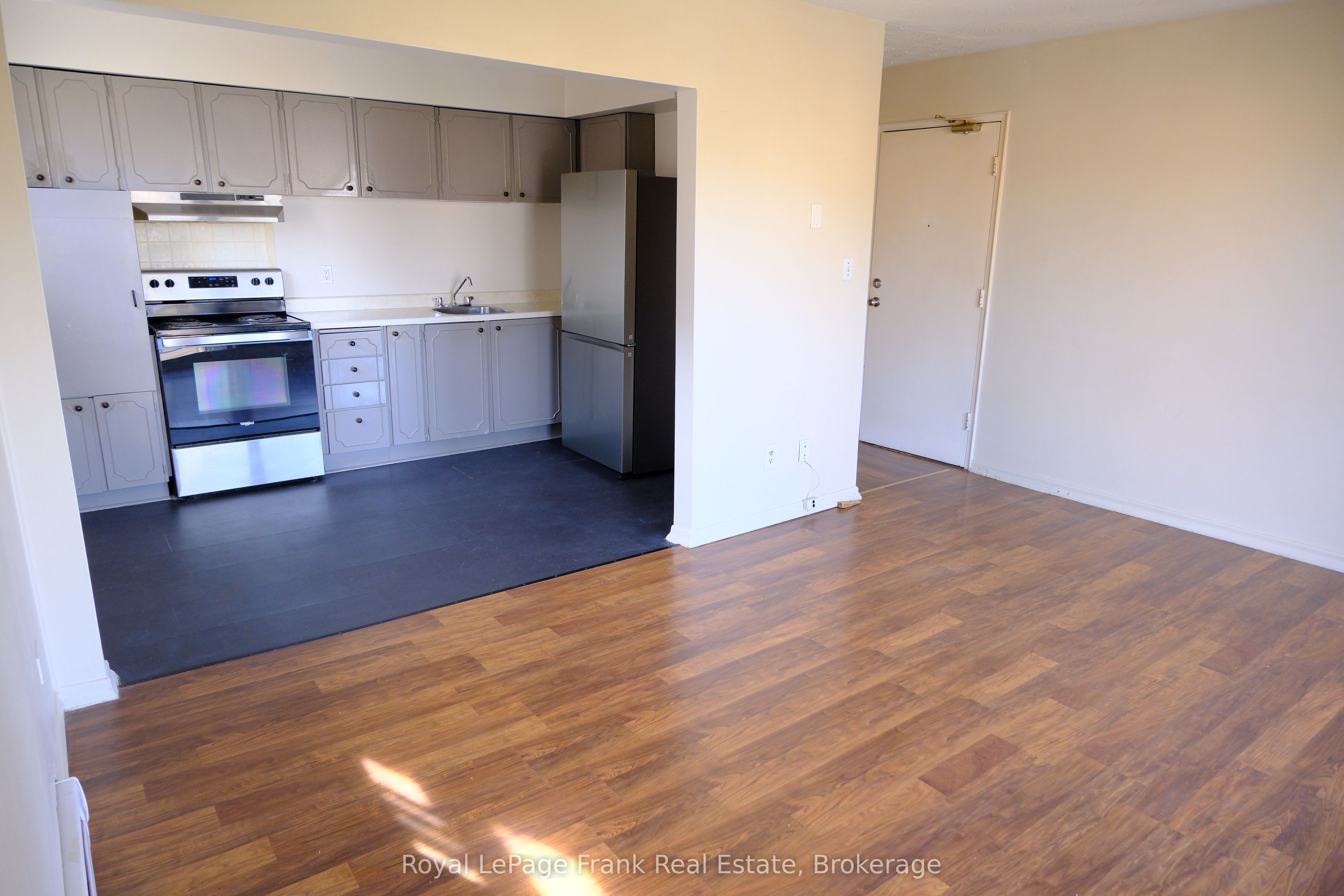 365 Elgin Court 3 Property Photo 5
