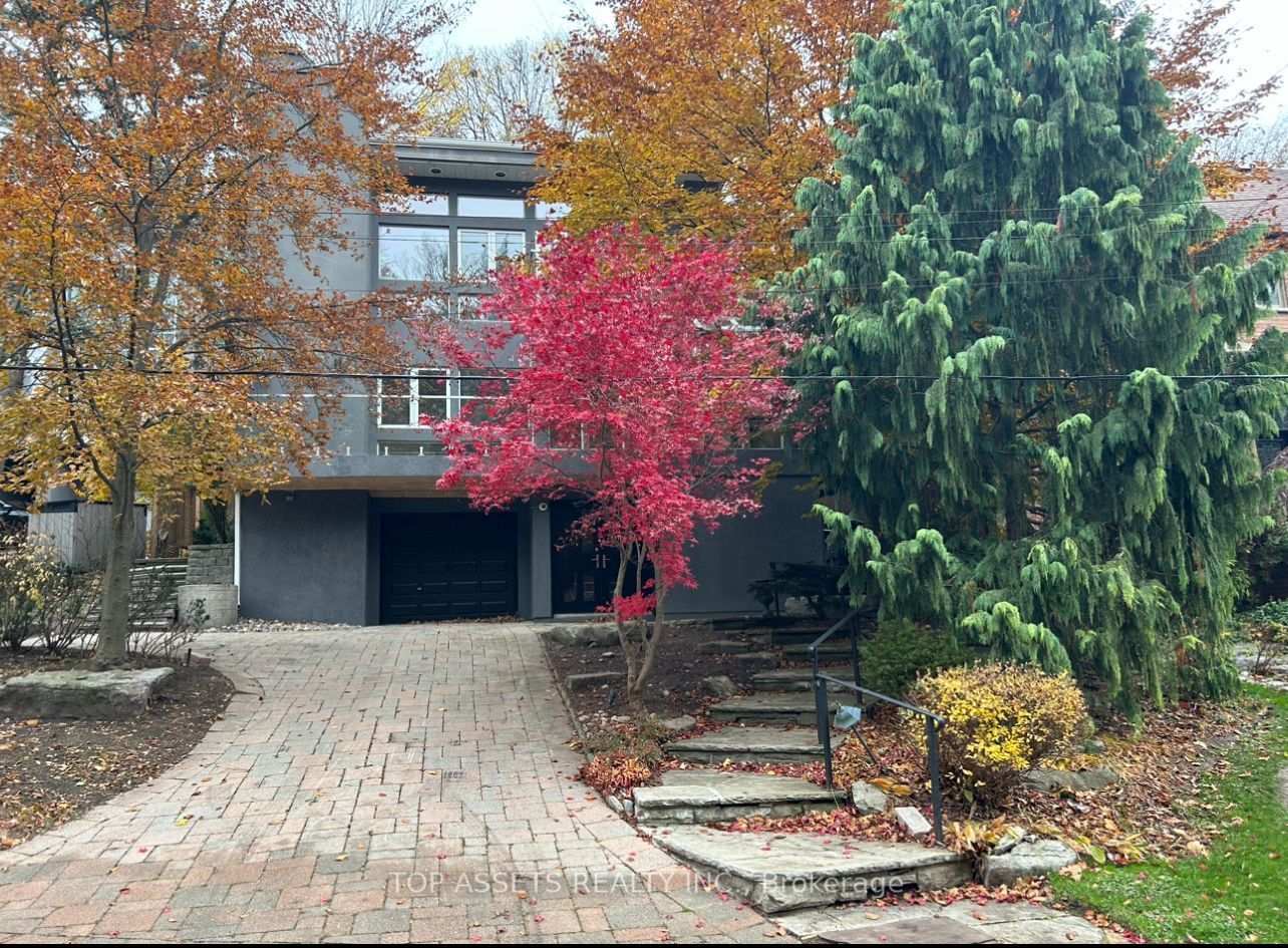 25 Fallingbrook Drive Property Photo 2