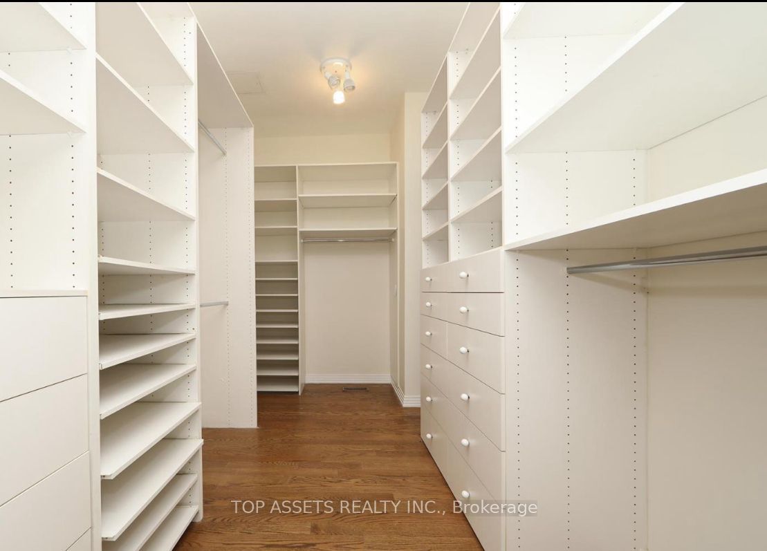 25 Fallingbrook Drive Property Photo 4