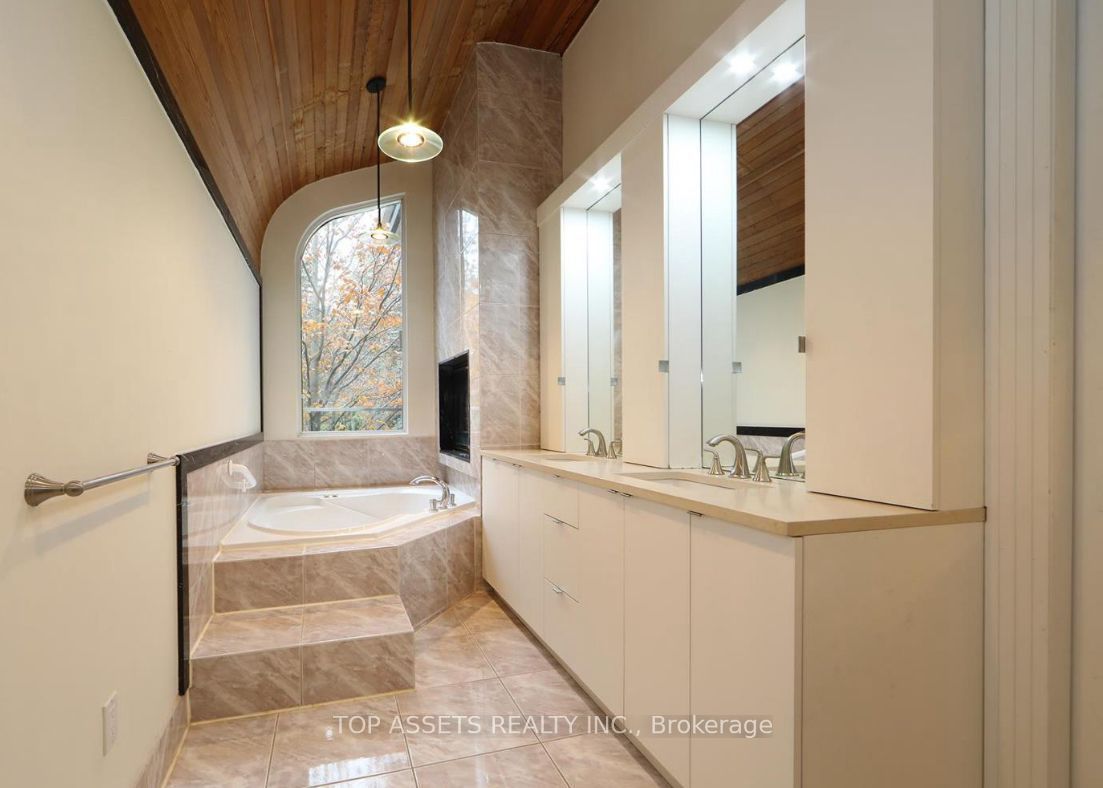 25 Fallingbrook Drive Property Photo 5