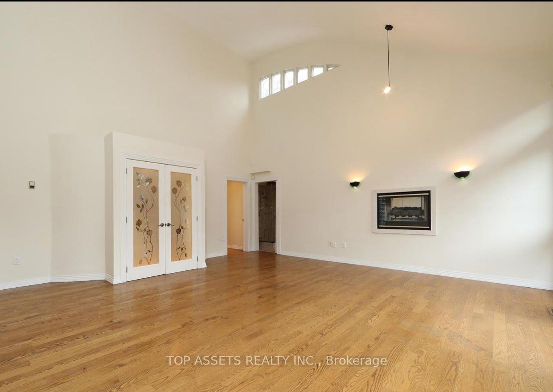 25 Fallingbrook Drive Property Photo 6