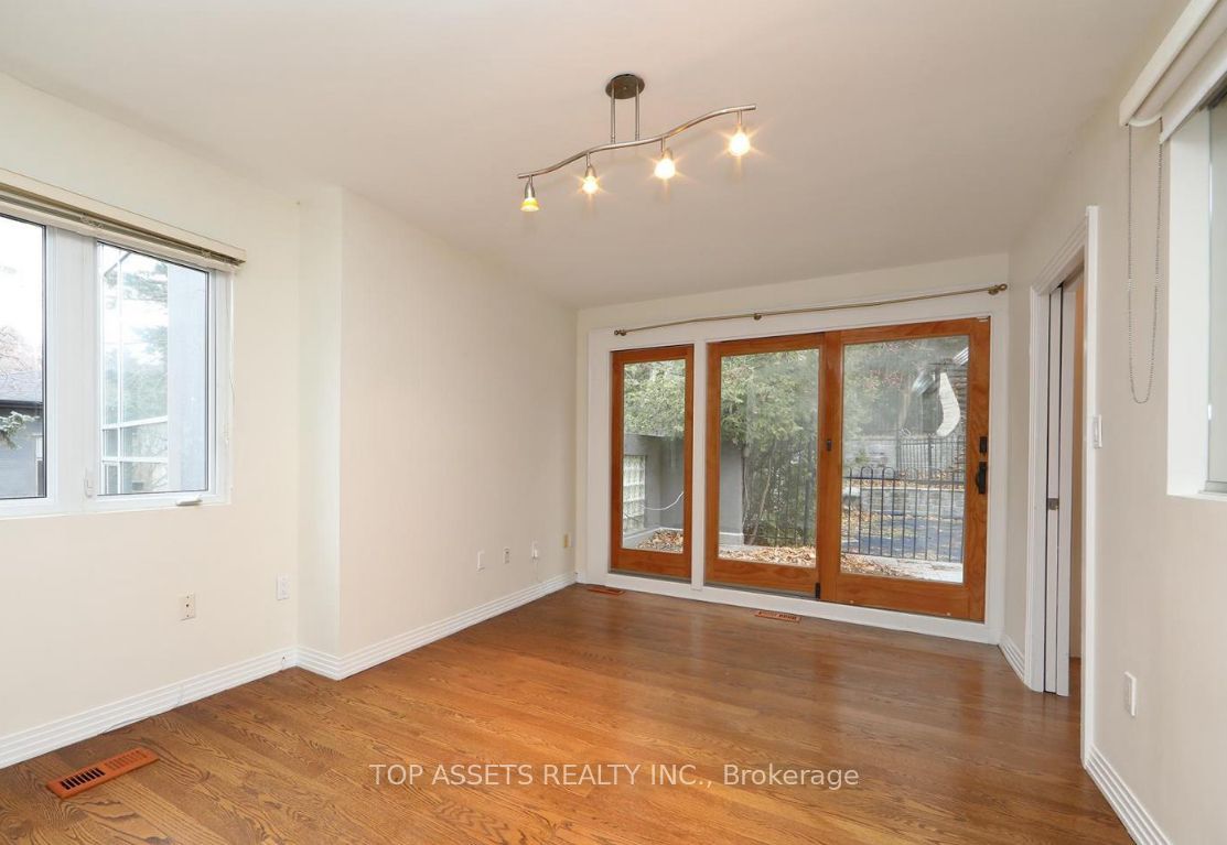 25 Fallingbrook Drive Property Photo 7