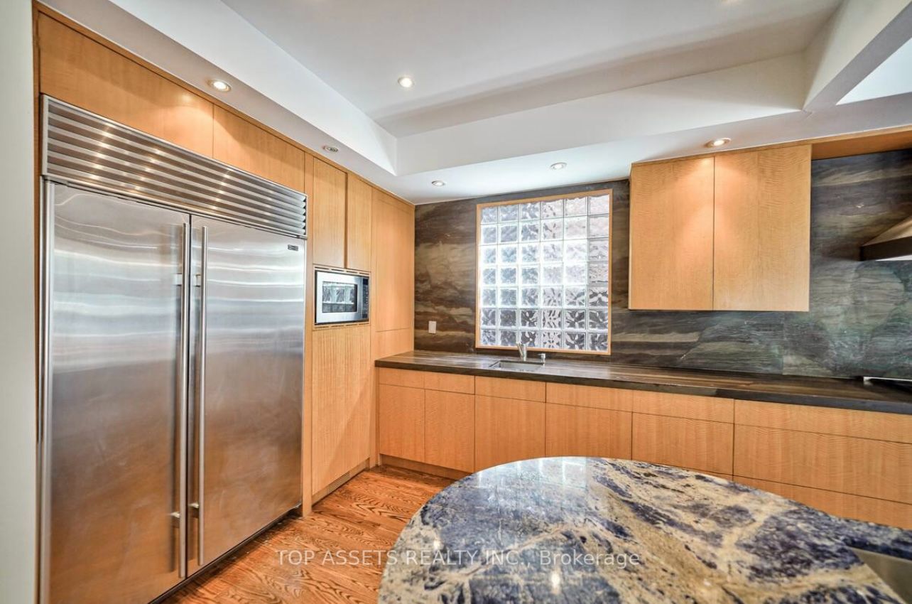 25 Fallingbrook Drive Property Photo 8