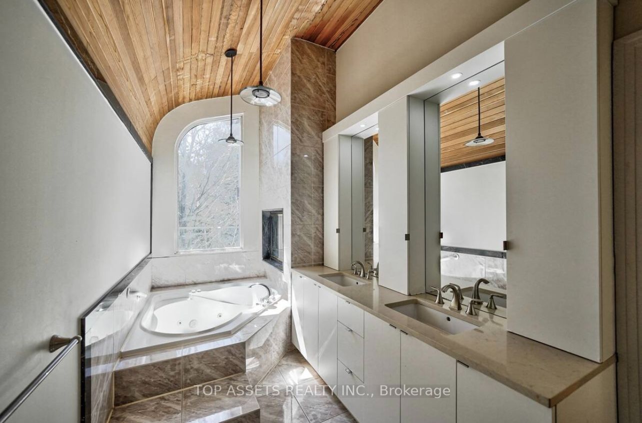 25 Fallingbrook Drive Property Photo 9