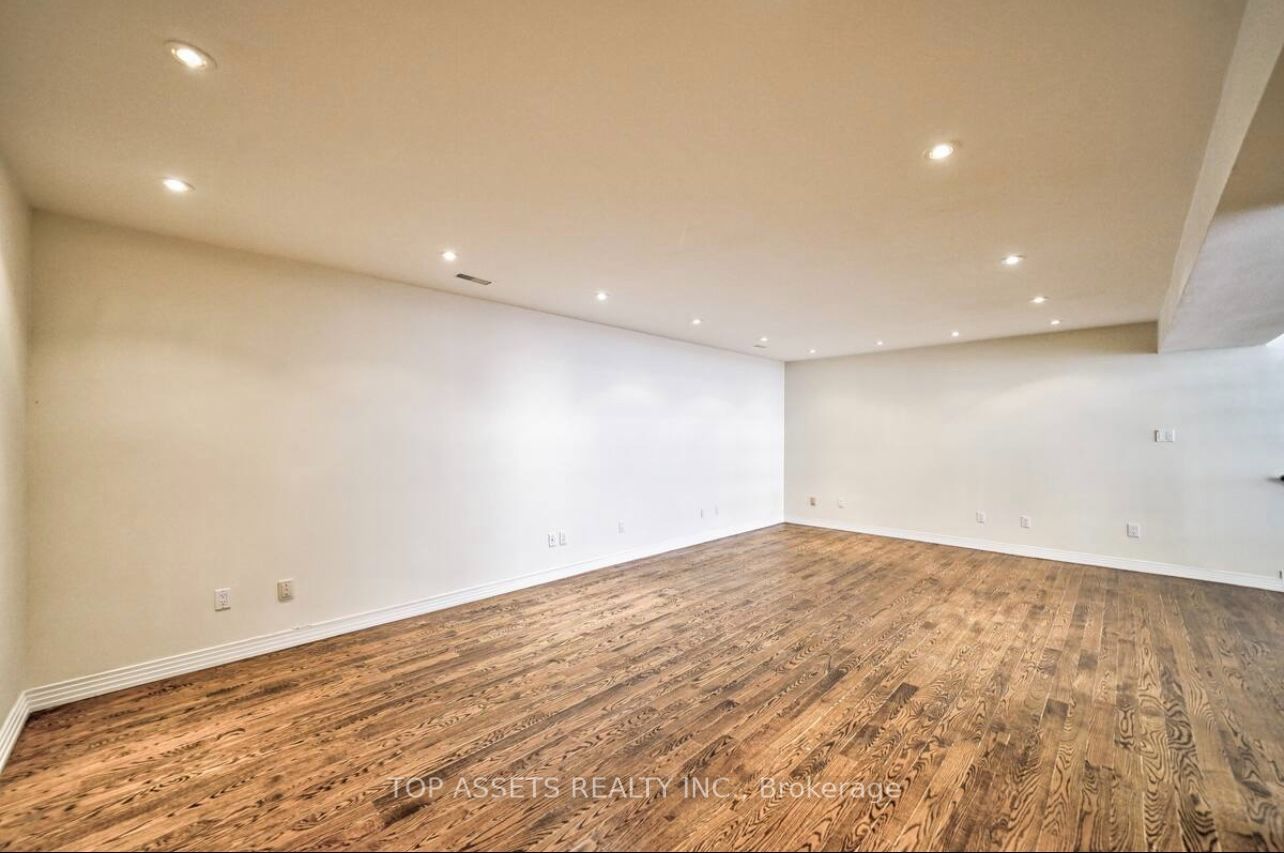 25 Fallingbrook Drive Property Photo 15