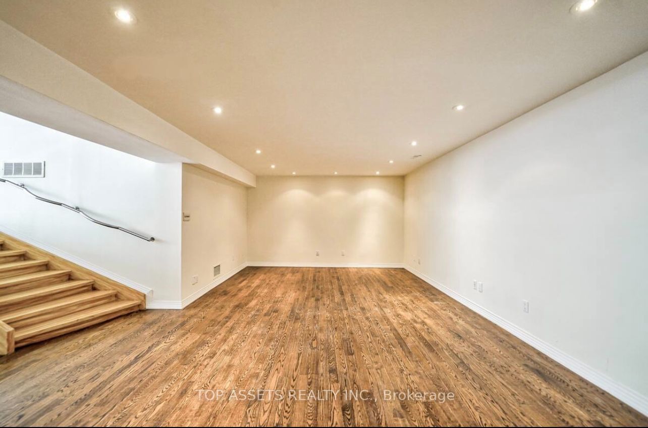 25 Fallingbrook Drive Property Photo 16