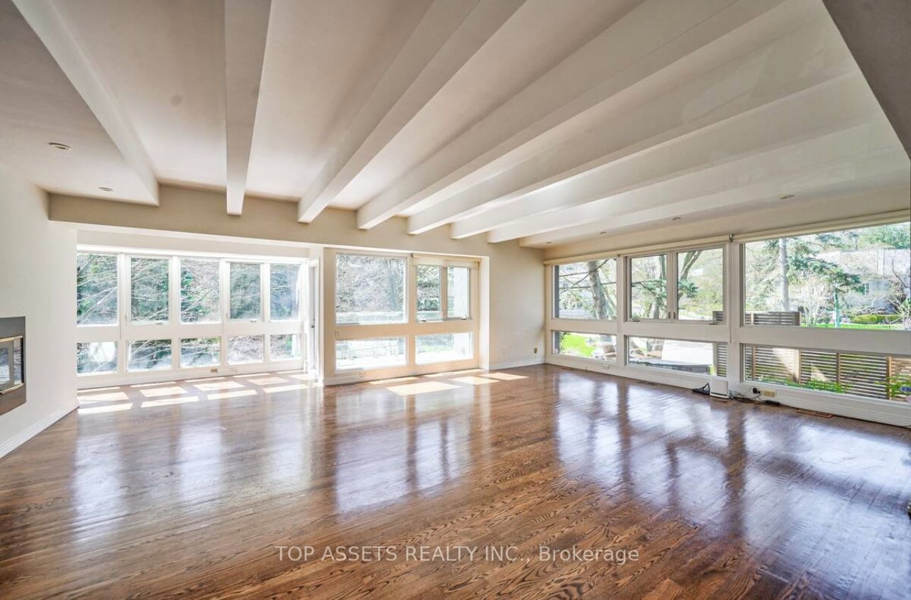 25 Fallingbrook Drive Property Photo 17