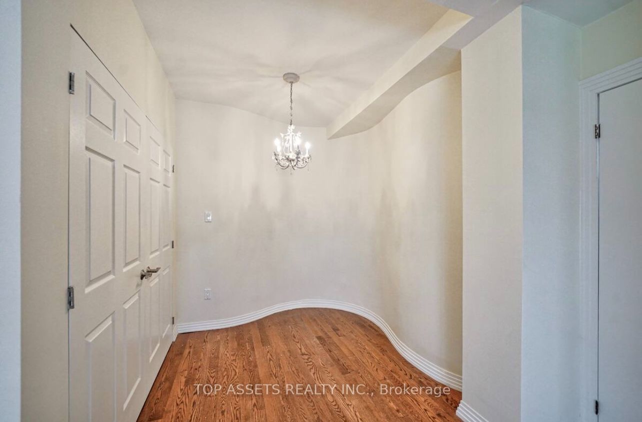 25 Fallingbrook Drive Property Photo 19