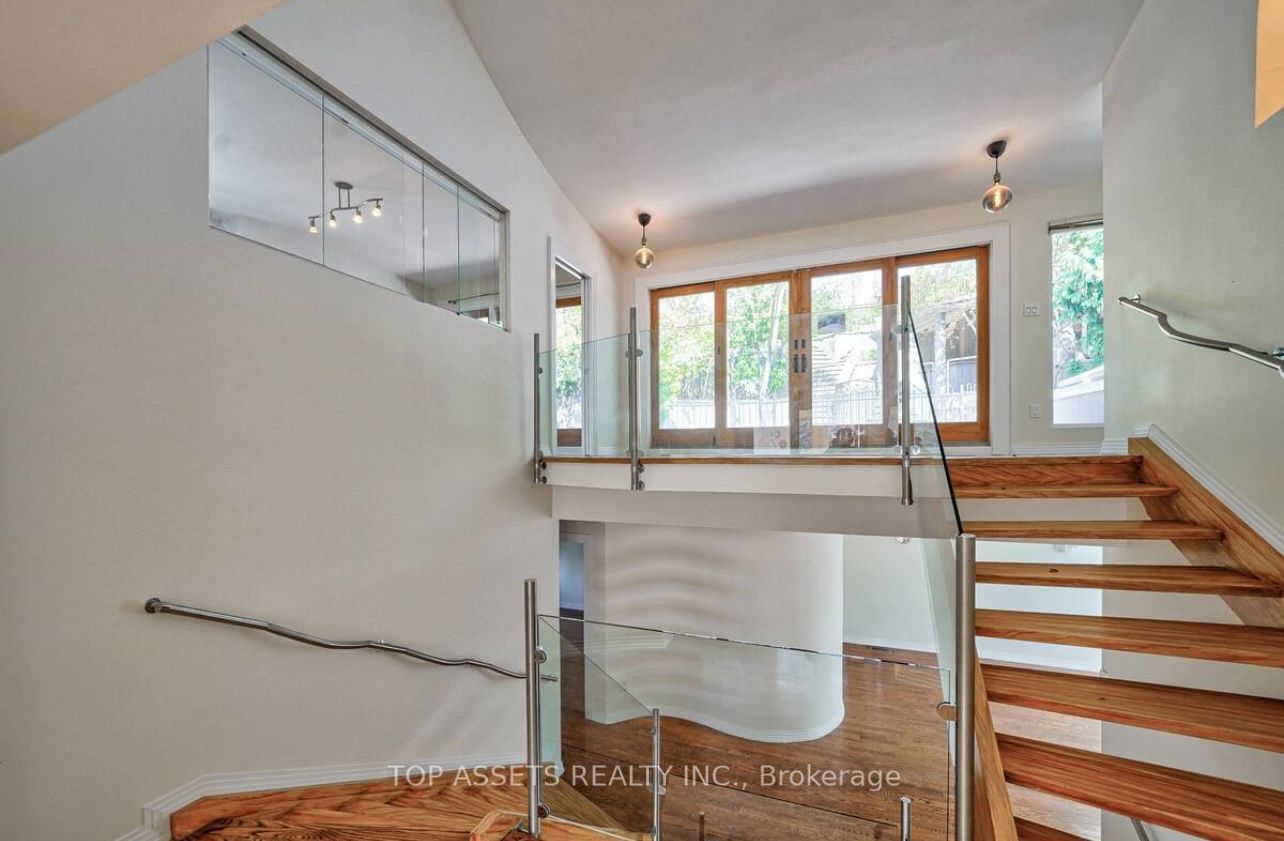 25 Fallingbrook Drive Property Photo 20