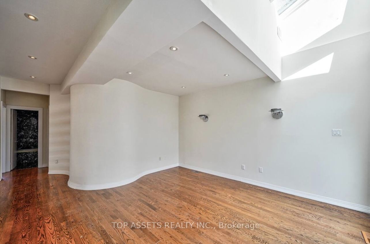25 Fallingbrook Drive Property Photo 21