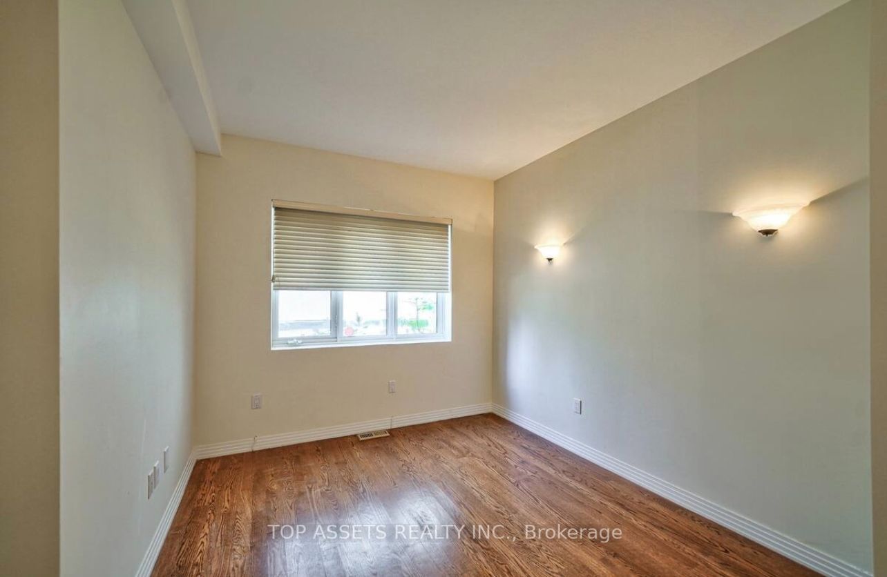 25 Fallingbrook Drive Property Photo 24