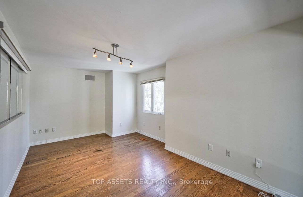 25 Fallingbrook Drive Property Photo 25