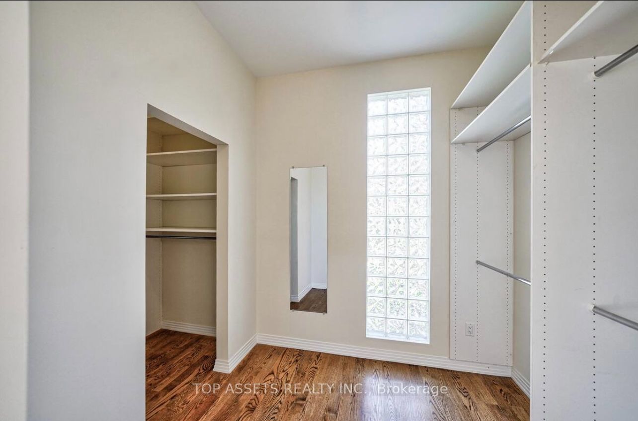 25 Fallingbrook Drive Property Photo 26
