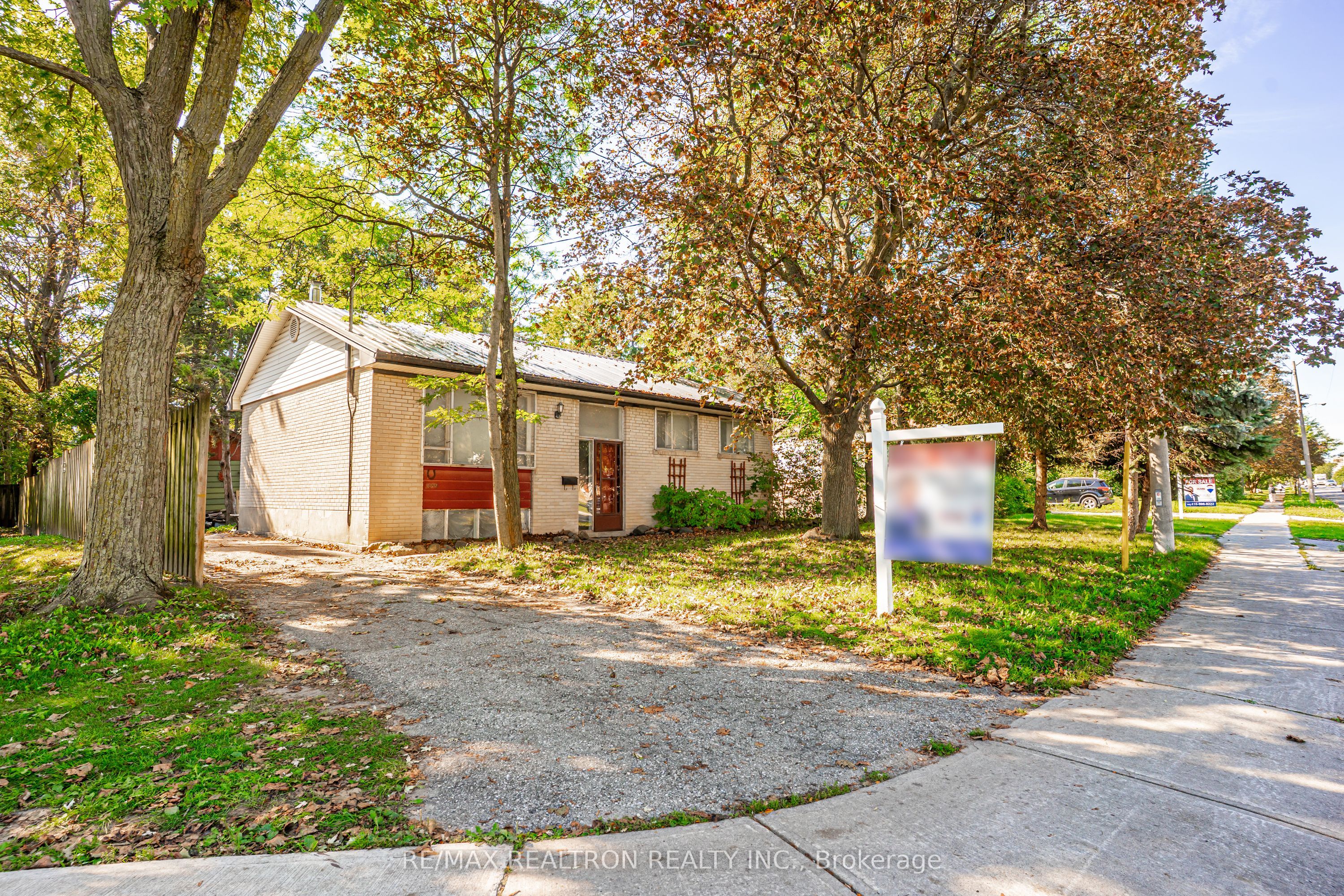 3859 Finch Avenue E Property Photo 3
