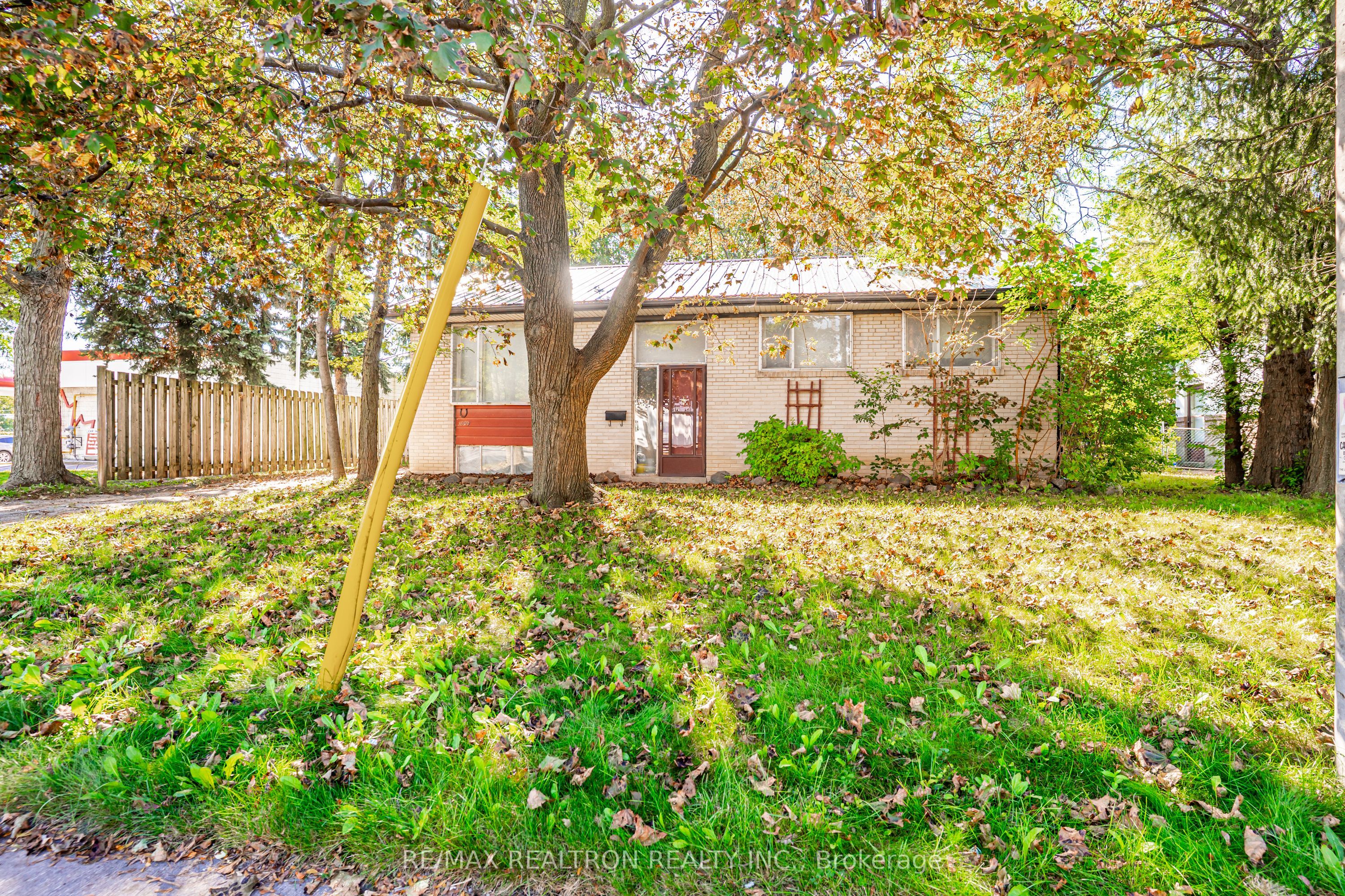 3859 Finch Avenue E Property Photo 5