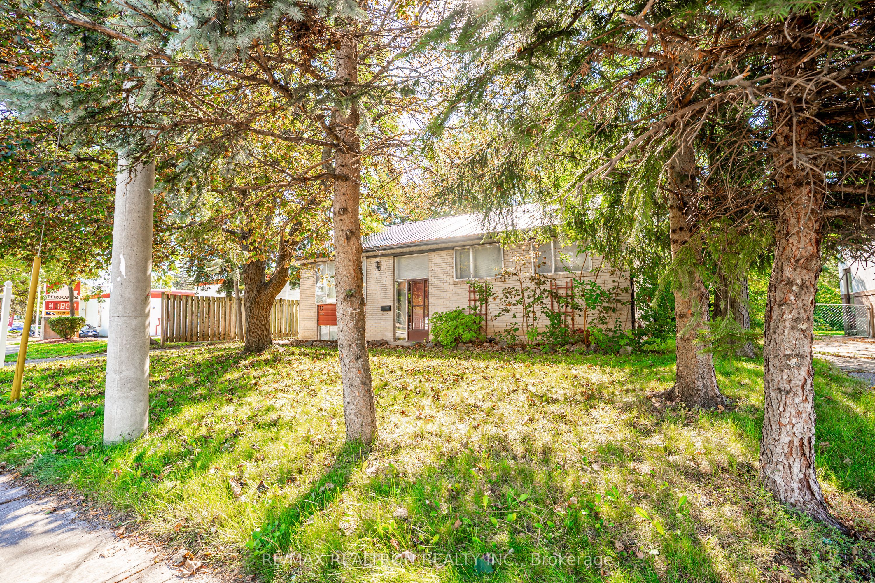 3859 Finch Avenue E Property Photo 8