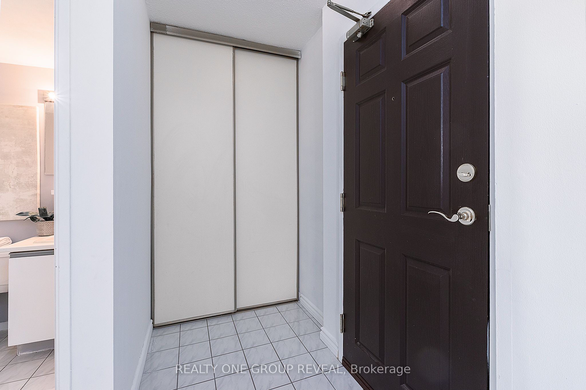 2 Westney Road N 602 Property Photo 6