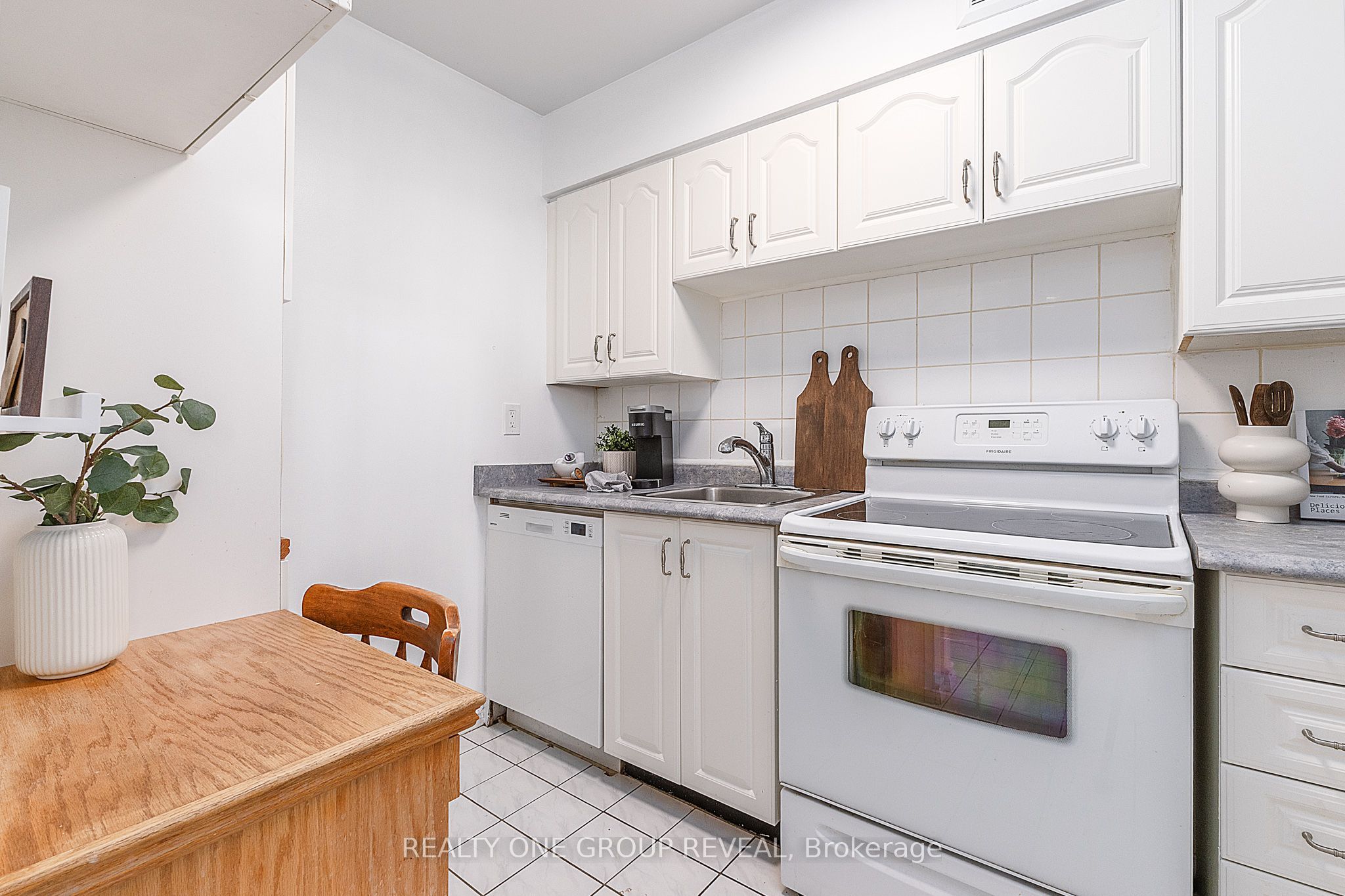 2 Westney Road N 602 Property Photo 7