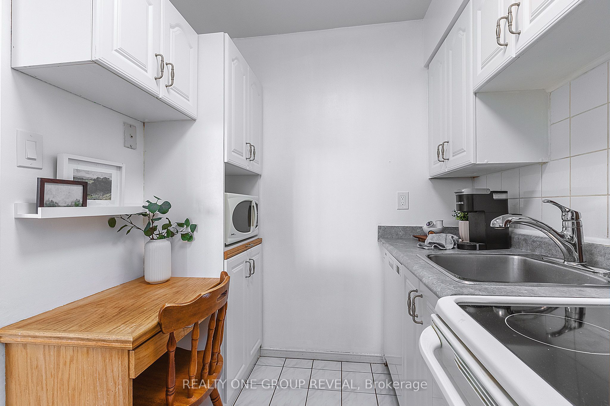 2 Westney Road N 602 Property Photo 8