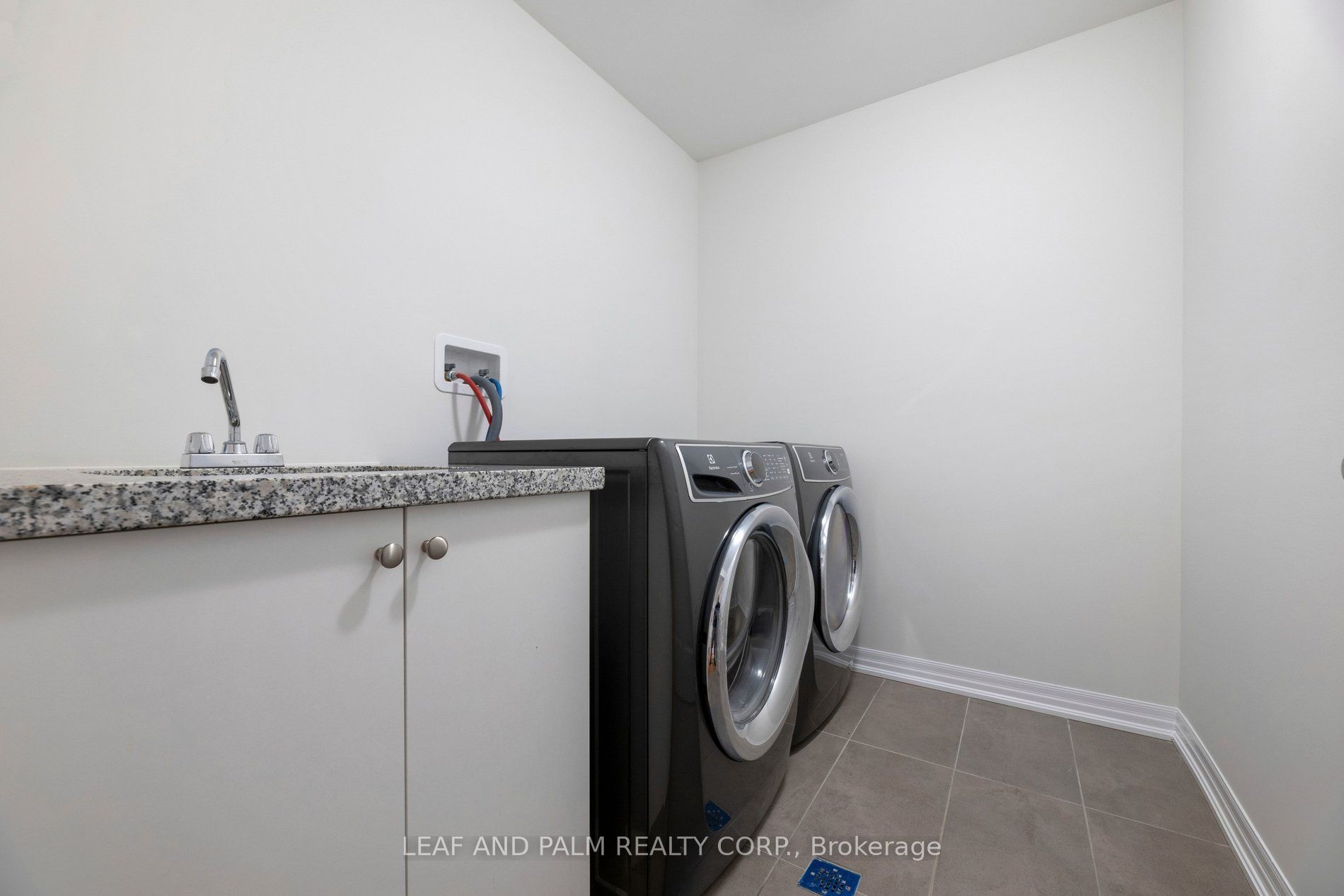42 Northrop Avenue Property Photo 26