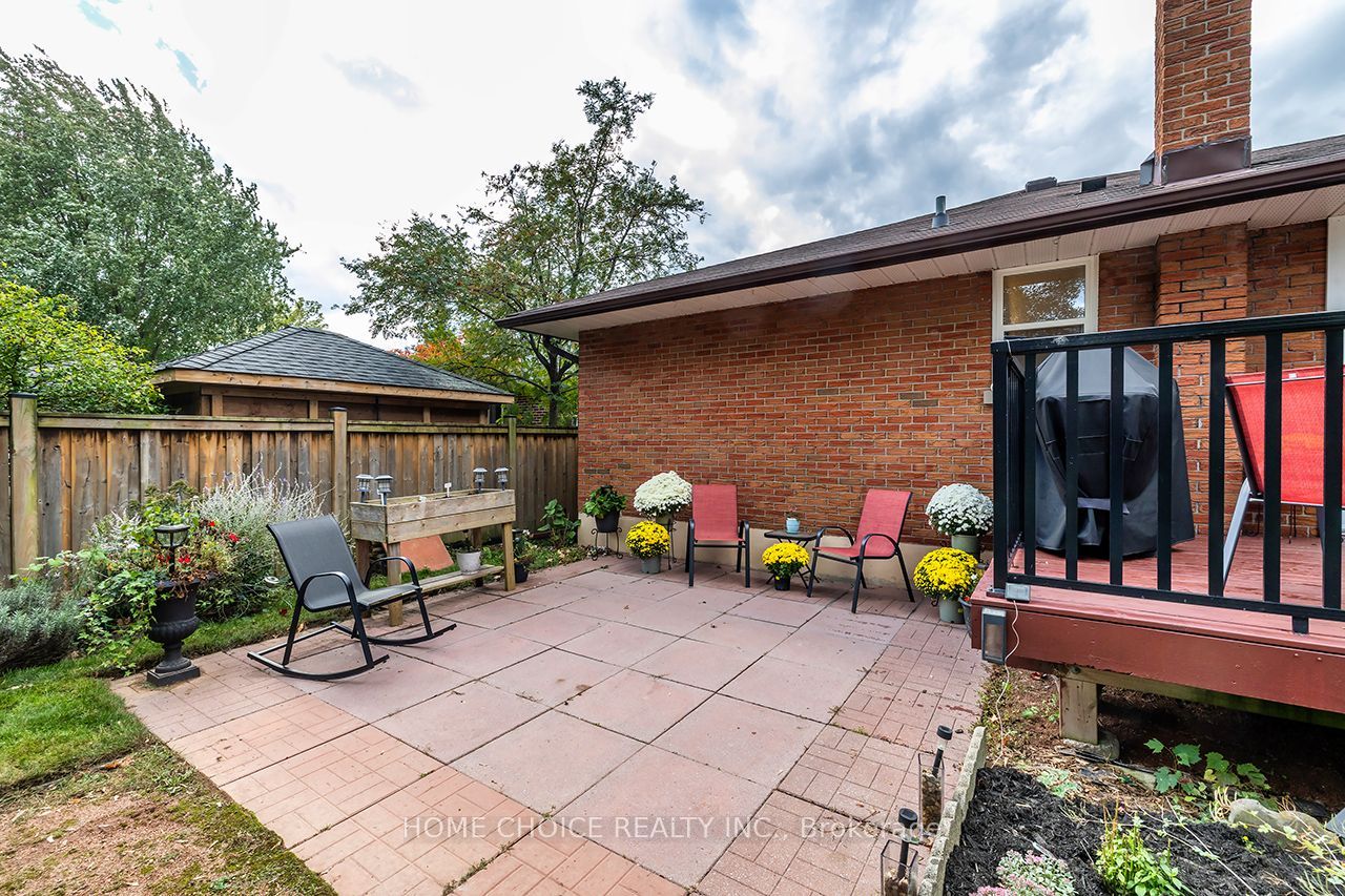 89 Harmony Road N Property Photo 28