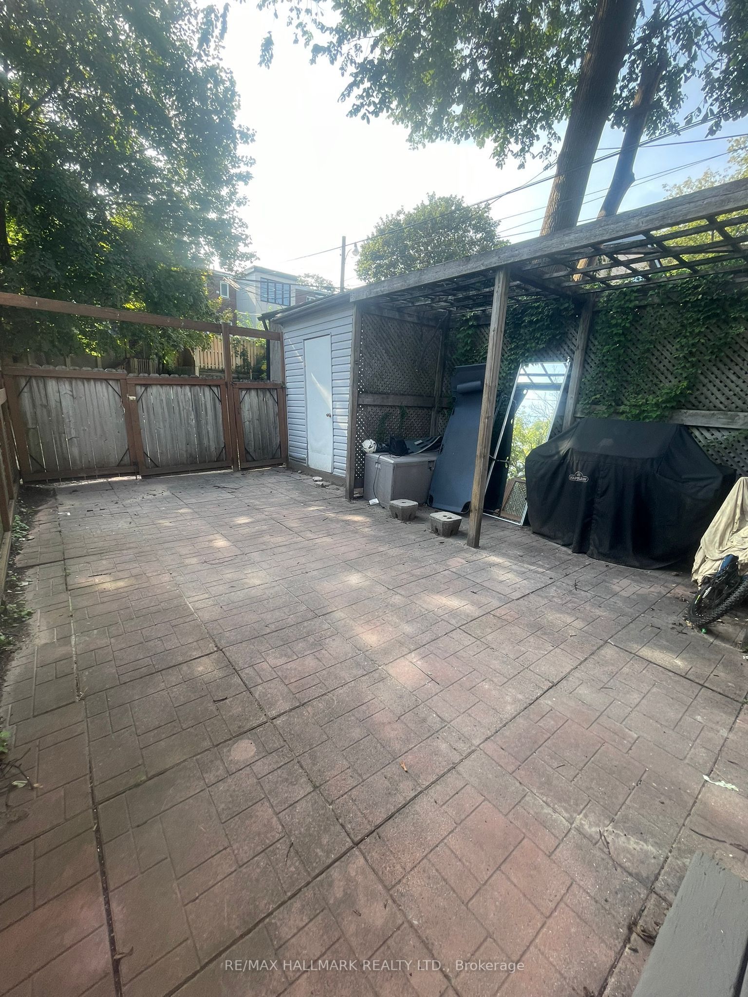 372 Woodbine Avenue Property Photo 8