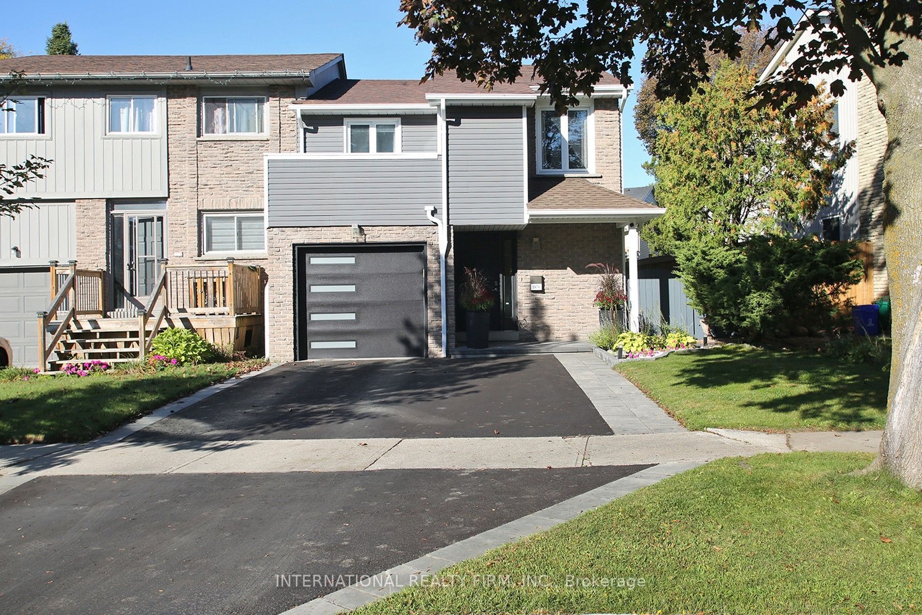 1876 Bicroft Court Property Photo 1