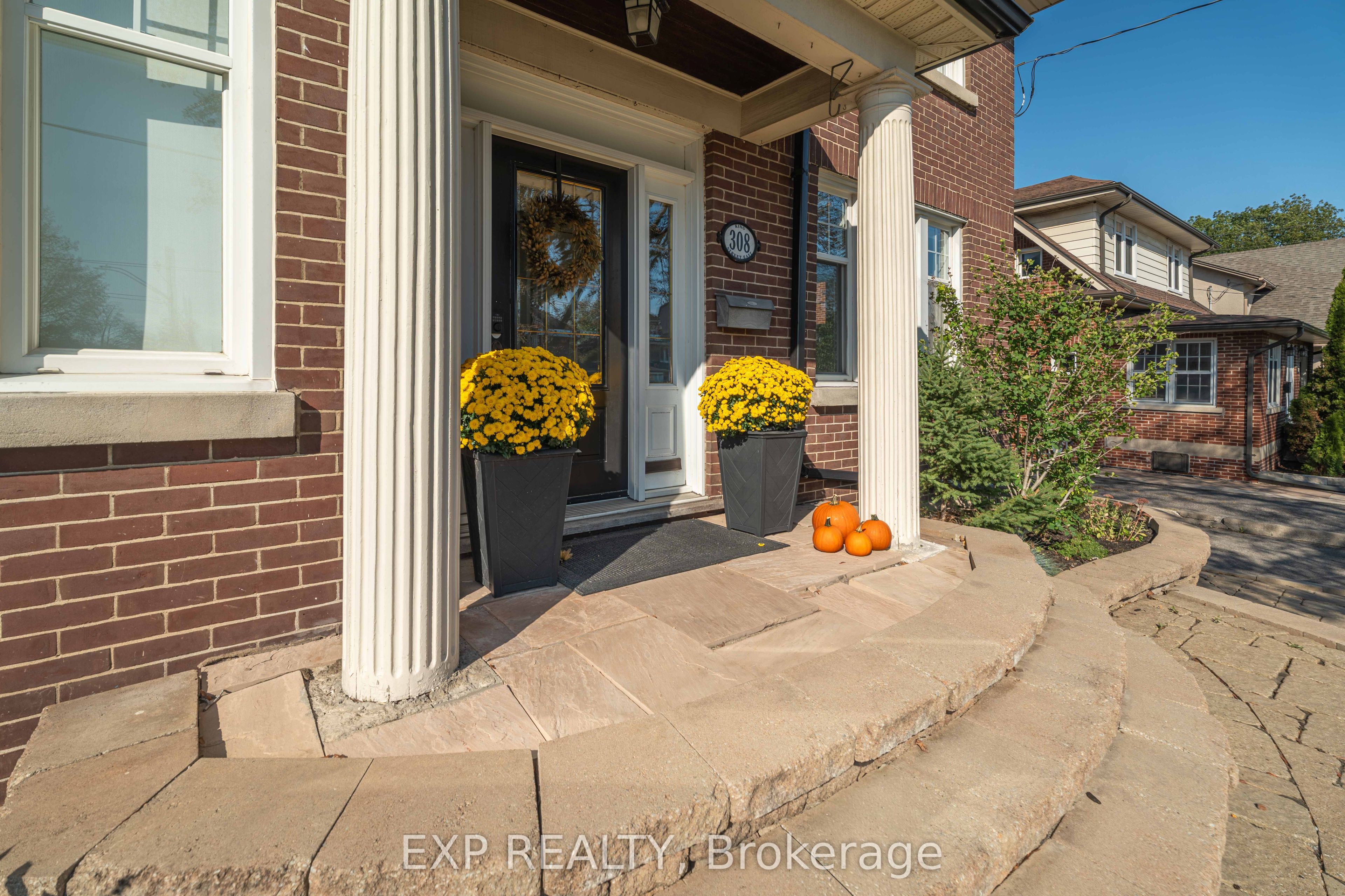 308 King Street E Property Photo 4