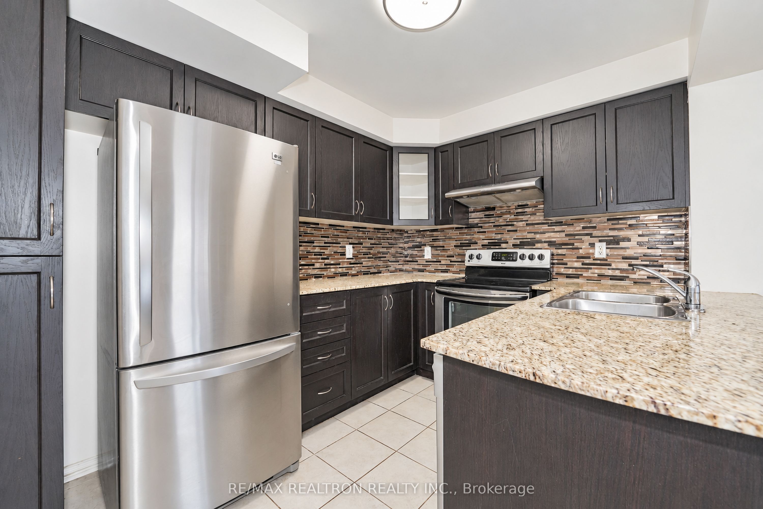15 Blunden Road Property Photo 12
