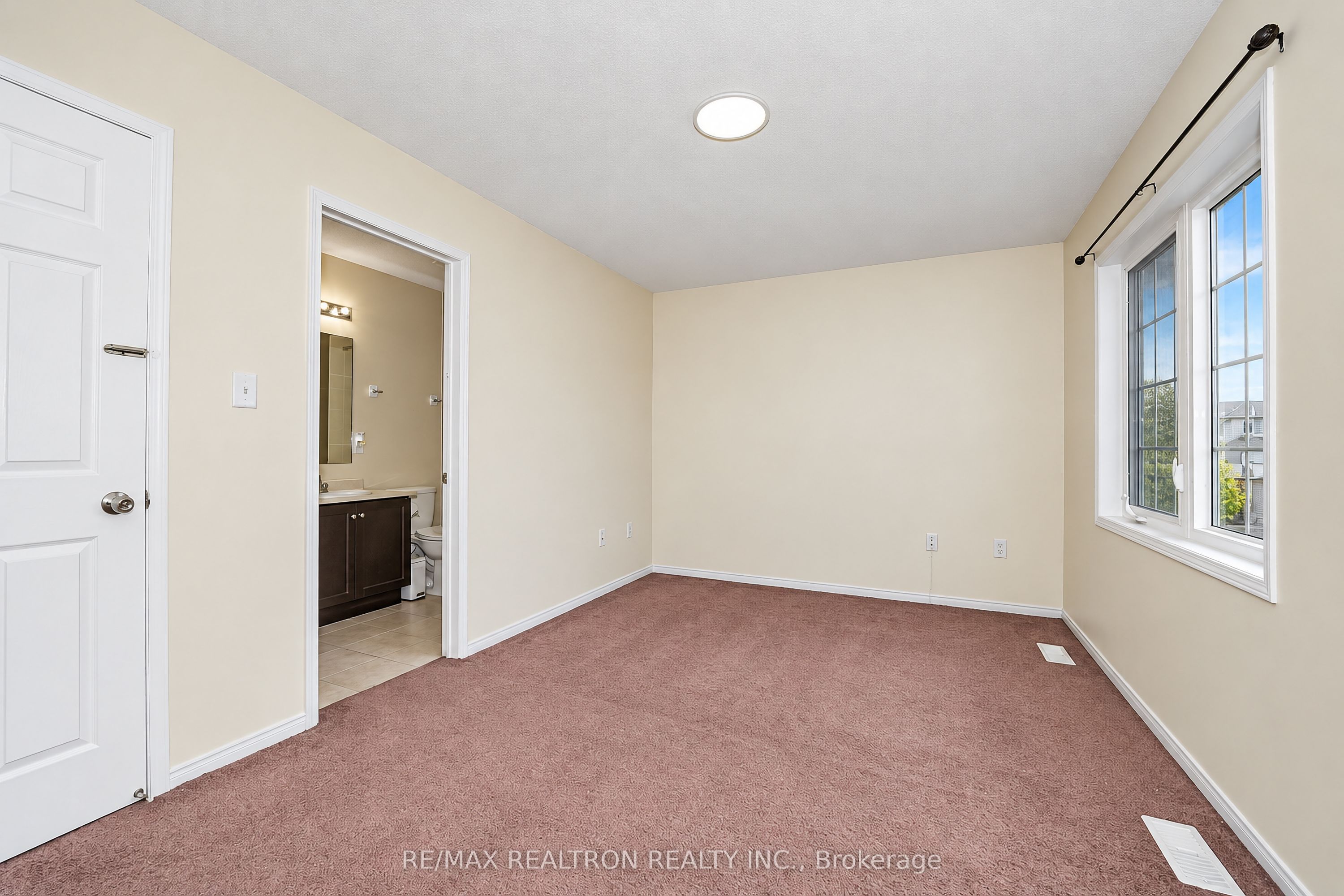 15 Blunden Road Property Photo 17