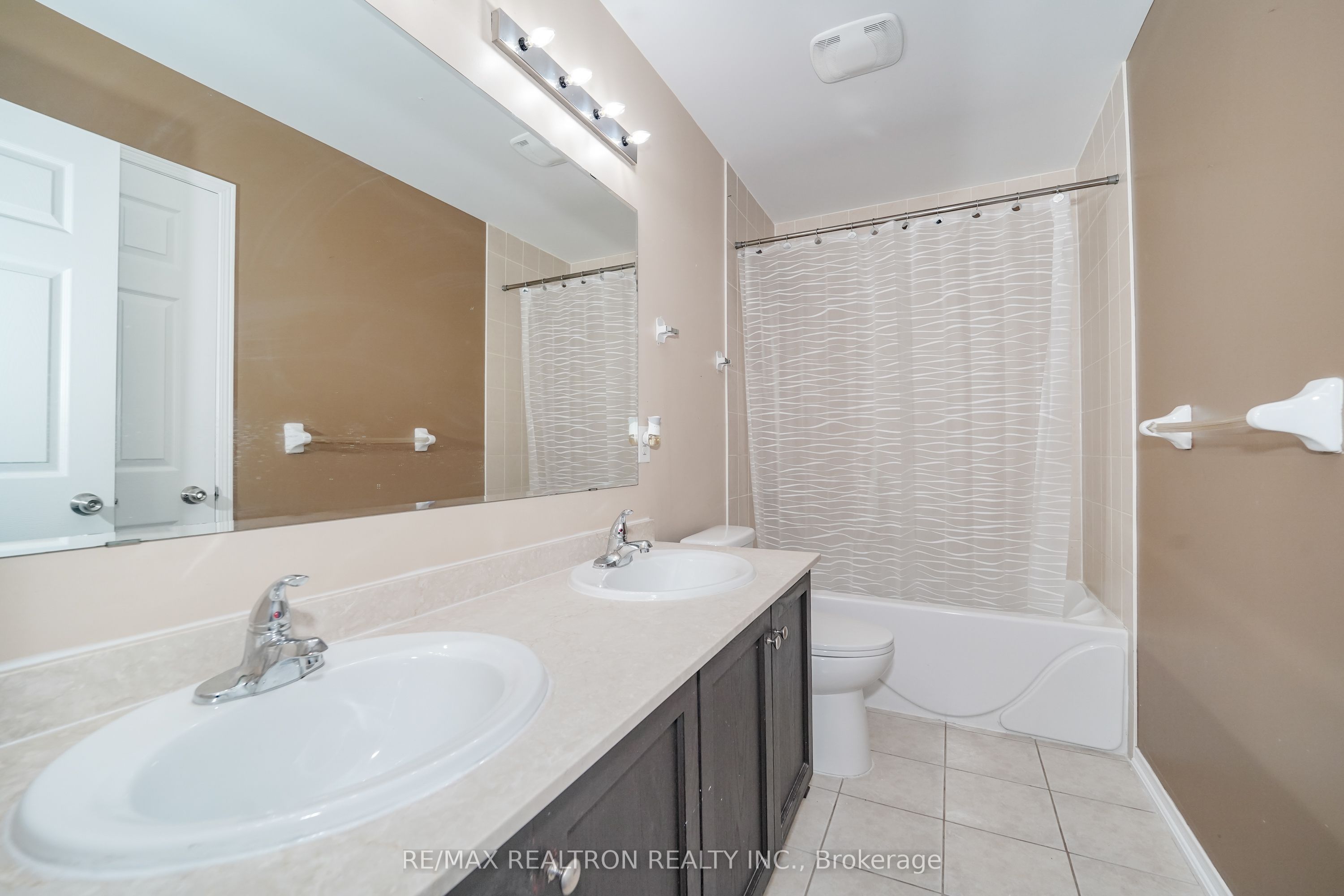 15 Blunden Road Property Photo 19